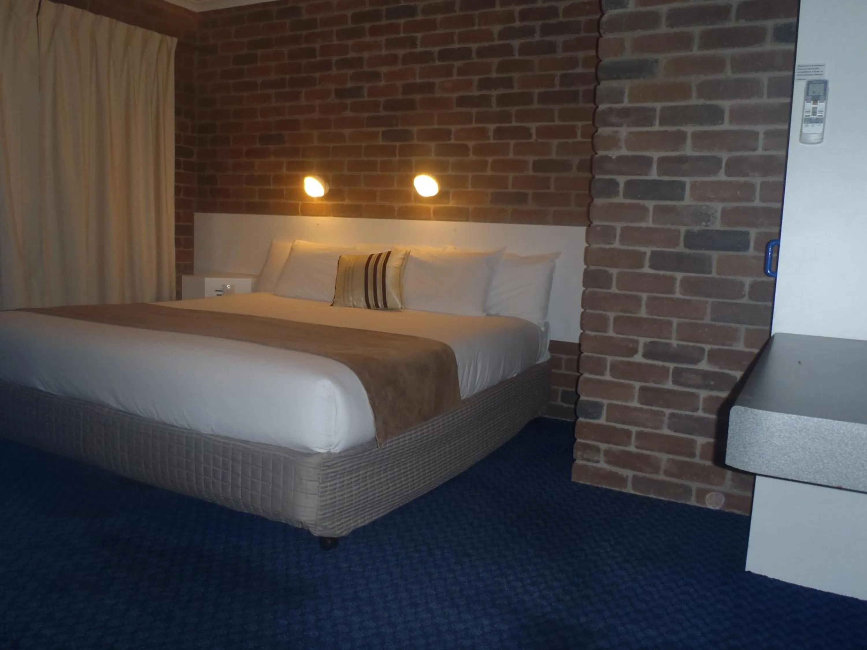 Bedroom, Bed in Cattleman's Rest Motor Inn