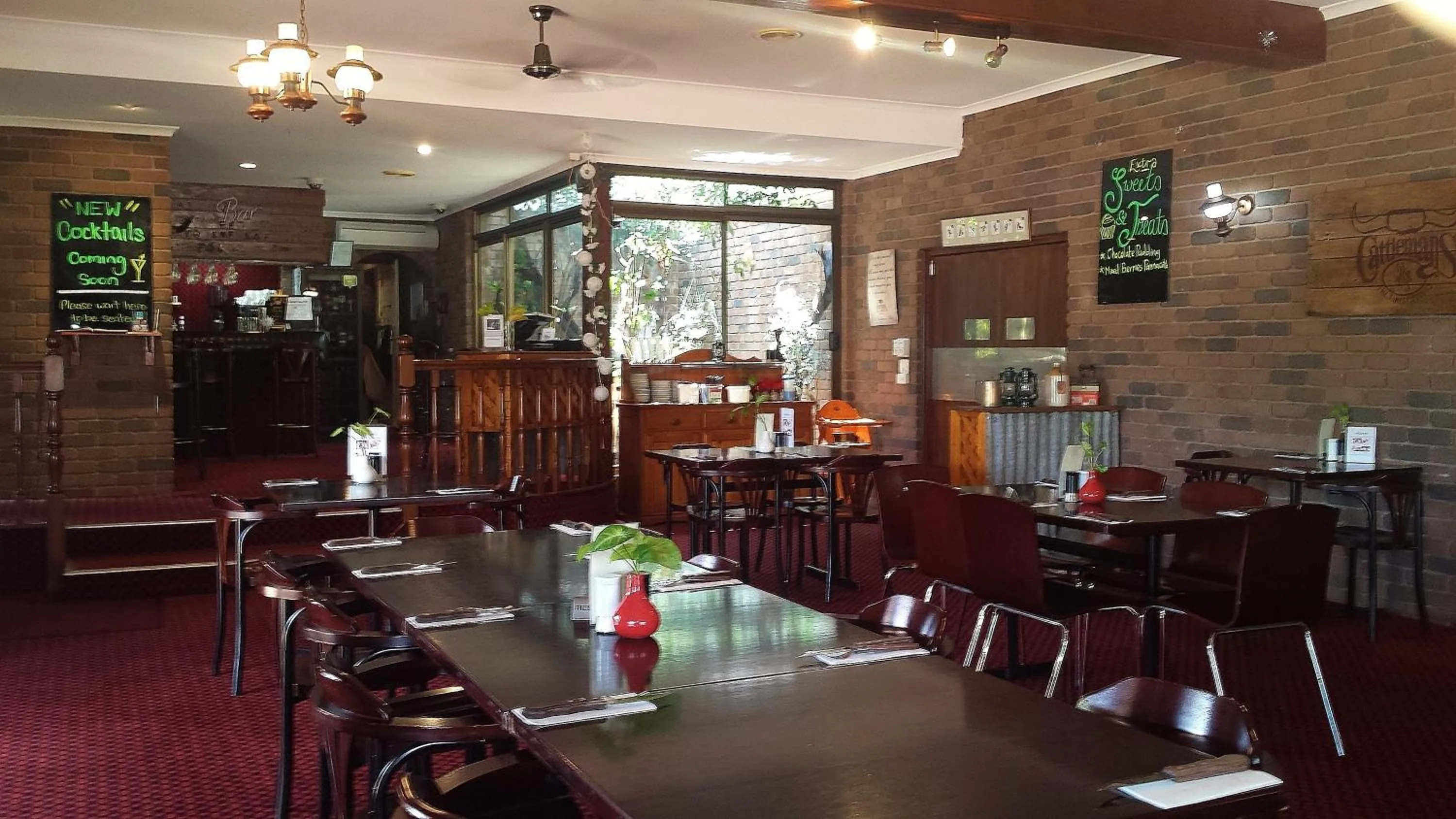 Restaurant/places to eat in Cattleman's Rest Motor Inn