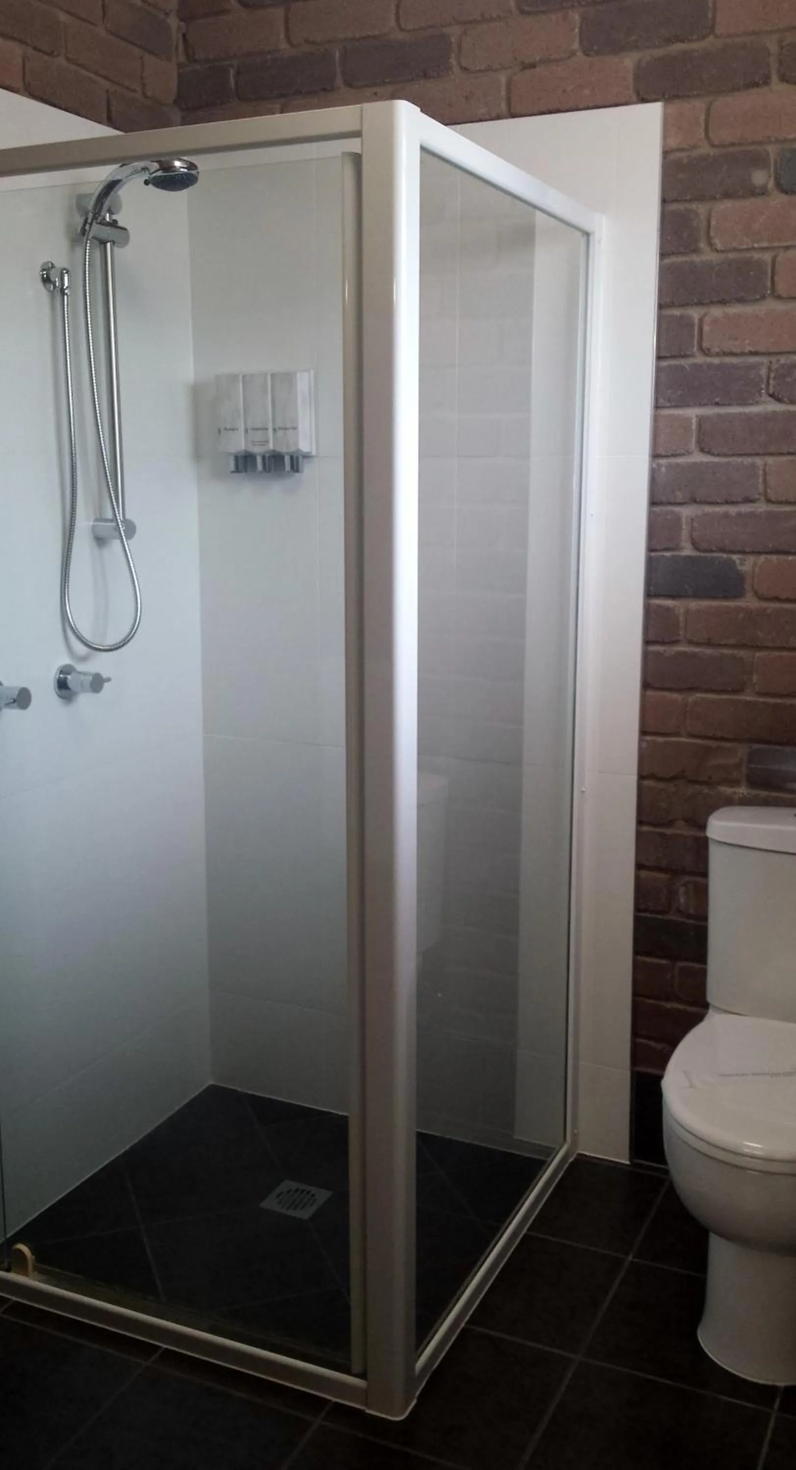 Toilet in Cattleman's Rest Motor Inn