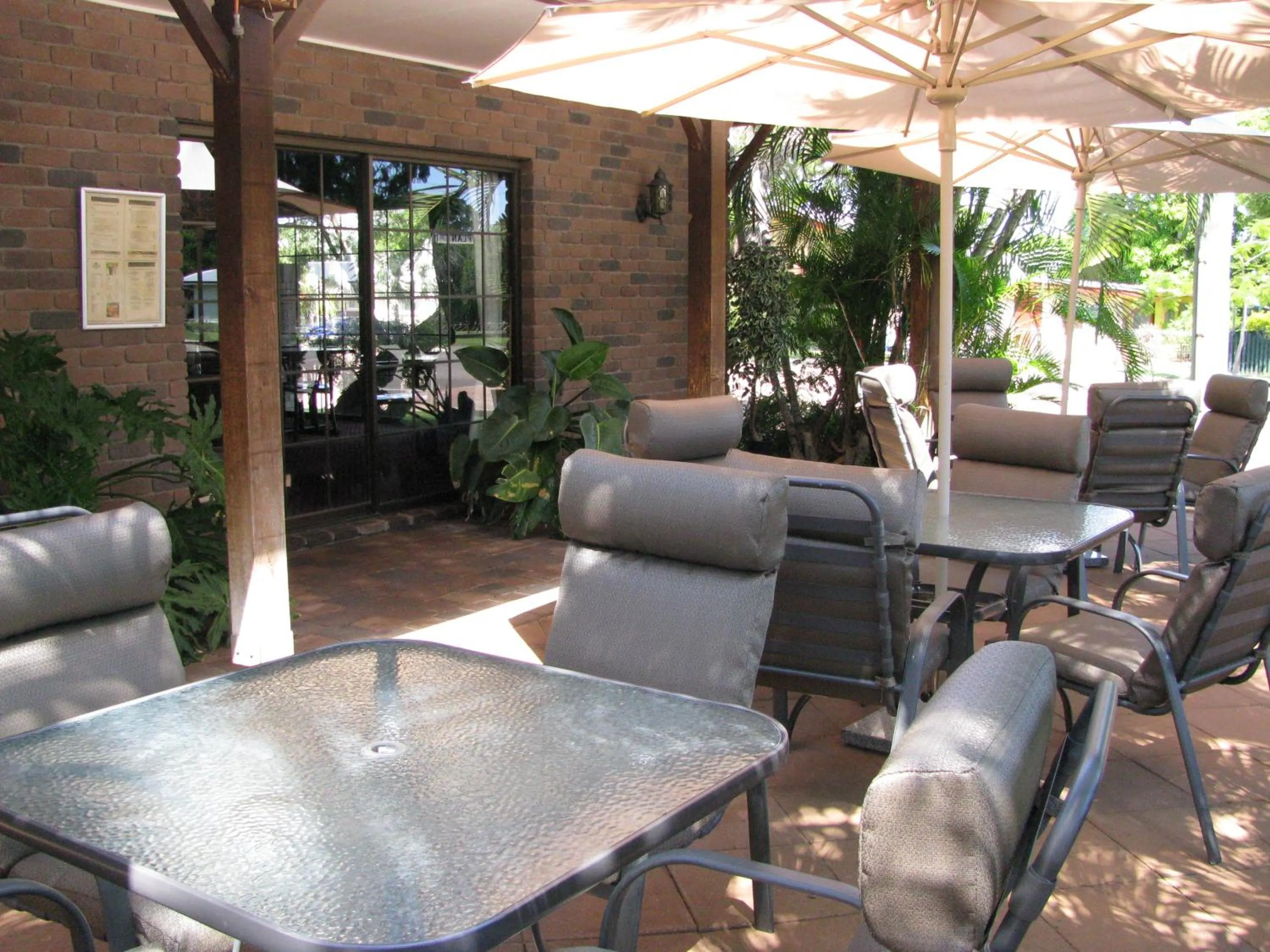 Restaurant/places to eat in Cattleman's Rest Motor Inn