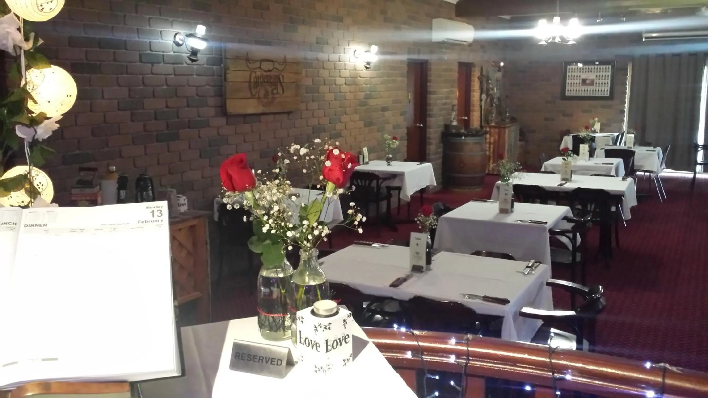 Restaurant/places to eat in Cattleman's Rest Motor Inn