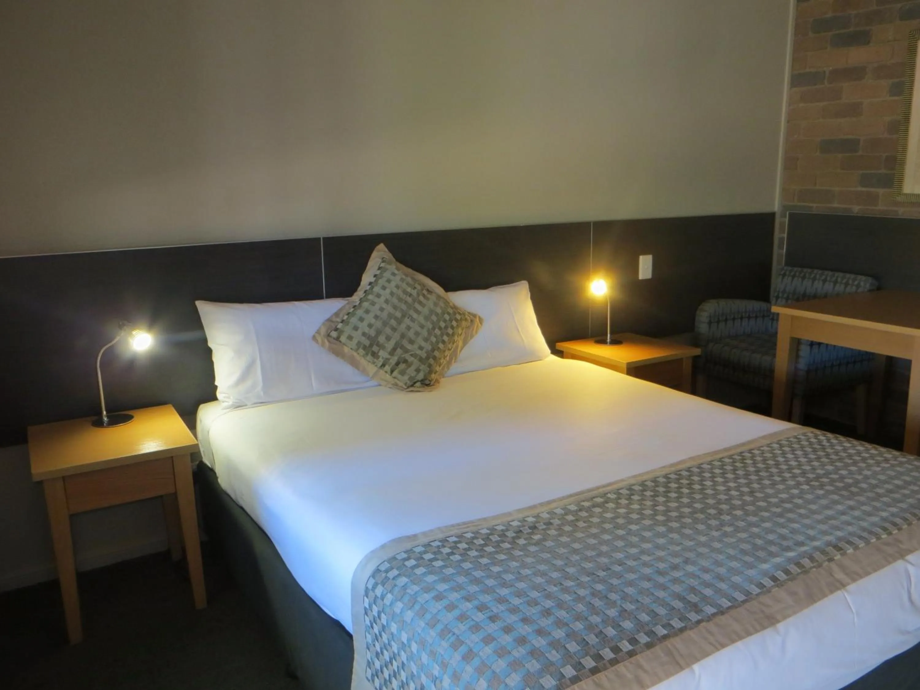 Bedroom, Bed in Cattleman's Rest Motor Inn