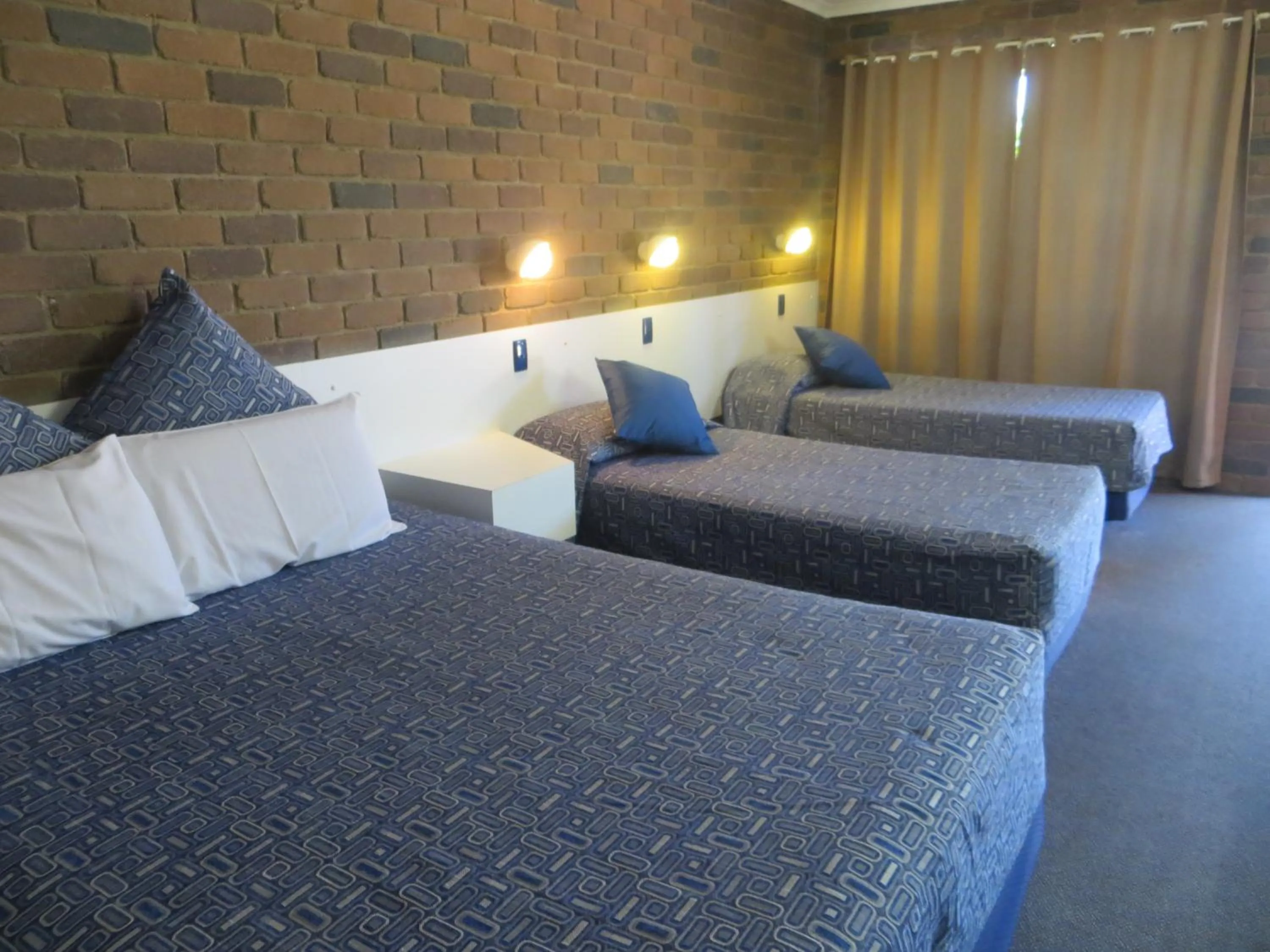 Bedroom, Bed in Cattleman's Rest Motor Inn