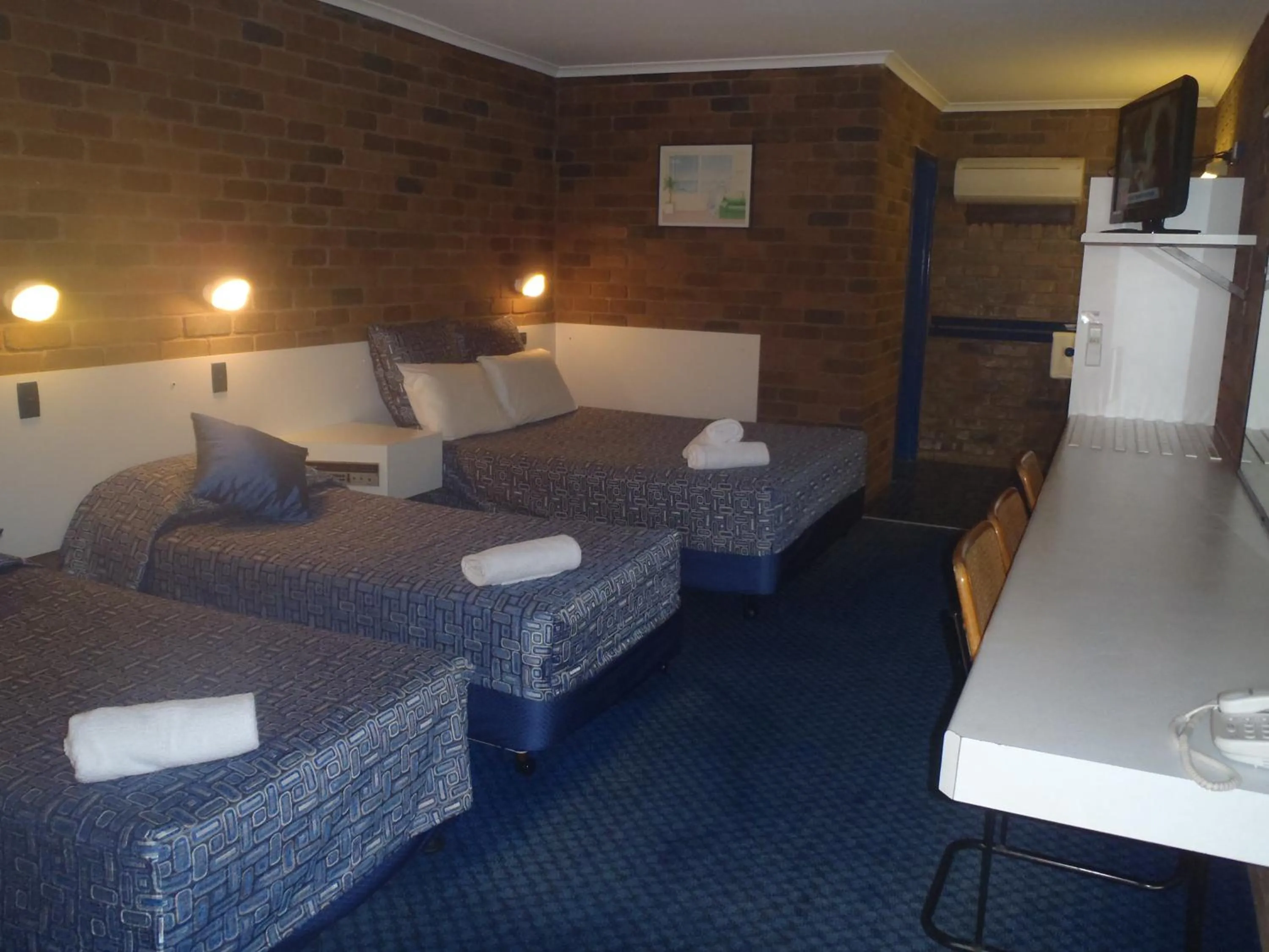 Bedroom, Bed in Cattleman's Rest Motor Inn