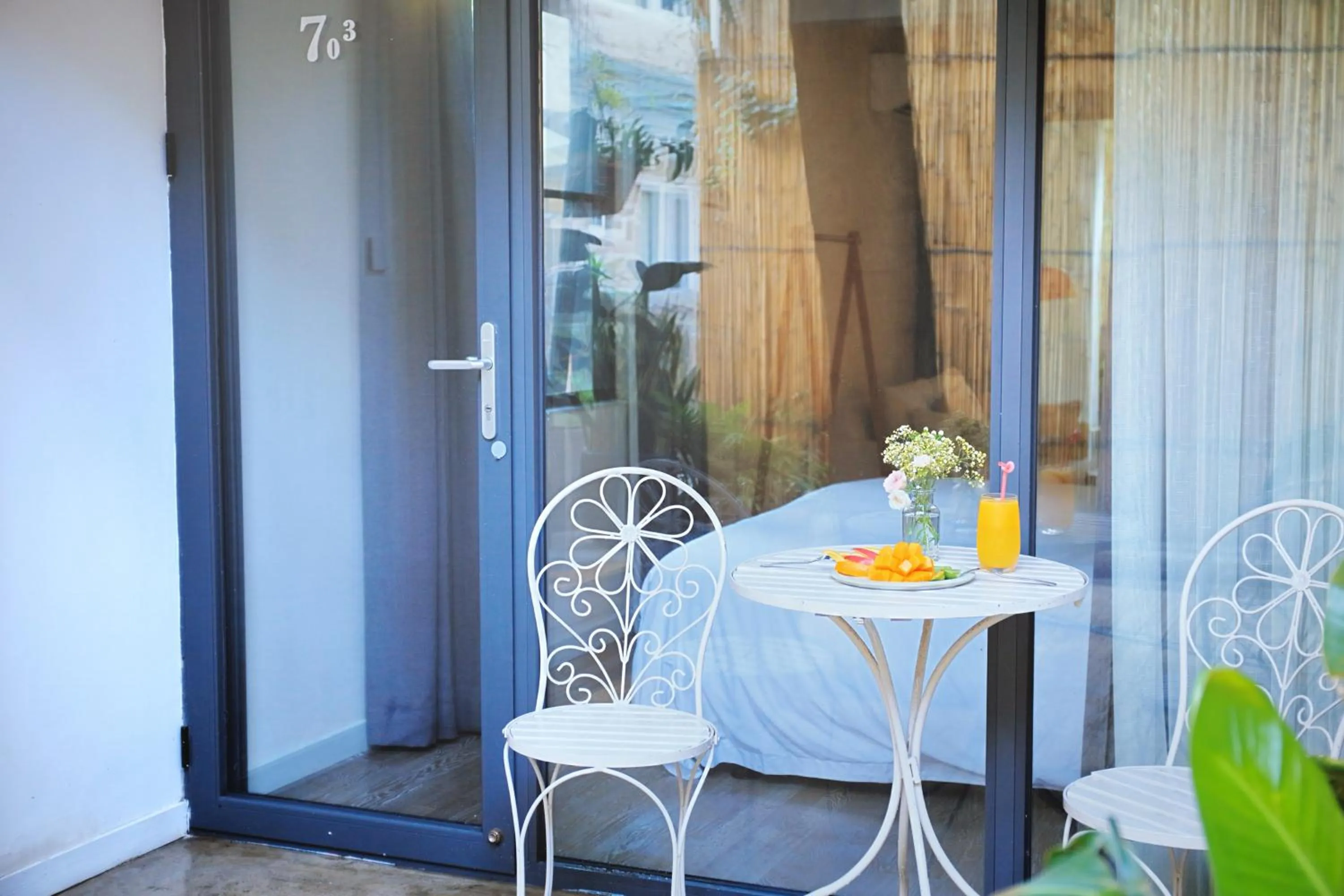 Balcony/Terrace in 6號花園別墅酒店 Shenzhen No'6 Garden Villa --French Window with garden view,Close to Sea World &Shekou Ferry Port &K11 Ecoast &Subway Nearby ,Offer Western food and coffee &English speaking with tour services