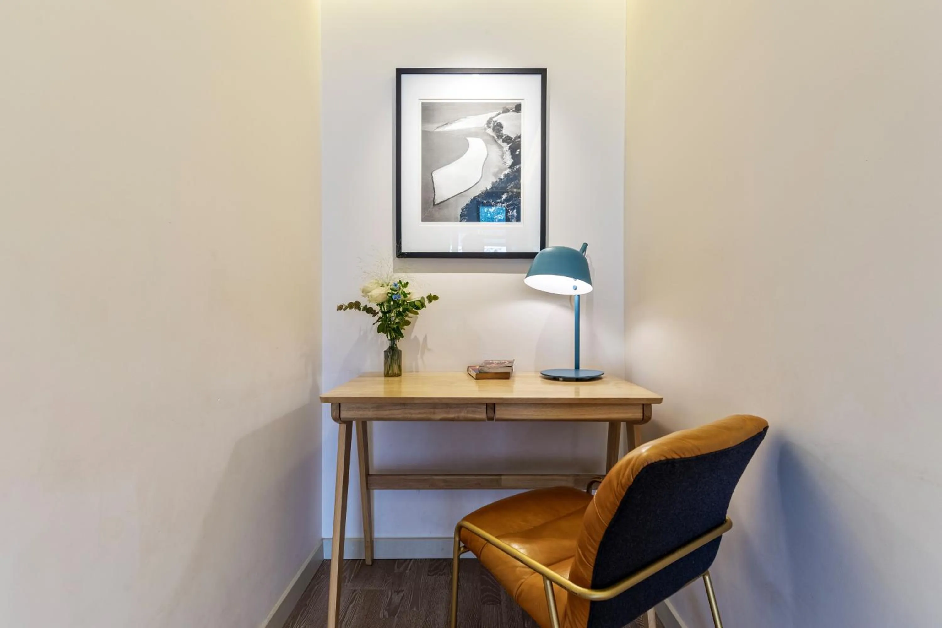 Seating area in 6號花園別墅酒店 Shenzhen No'6 Garden Villa --French Window with garden view,Close to Sea World &Shekou Ferry Port &K11 Ecoast &Subway Nearby ,Offer Western food and coffee &English speaking with tour services