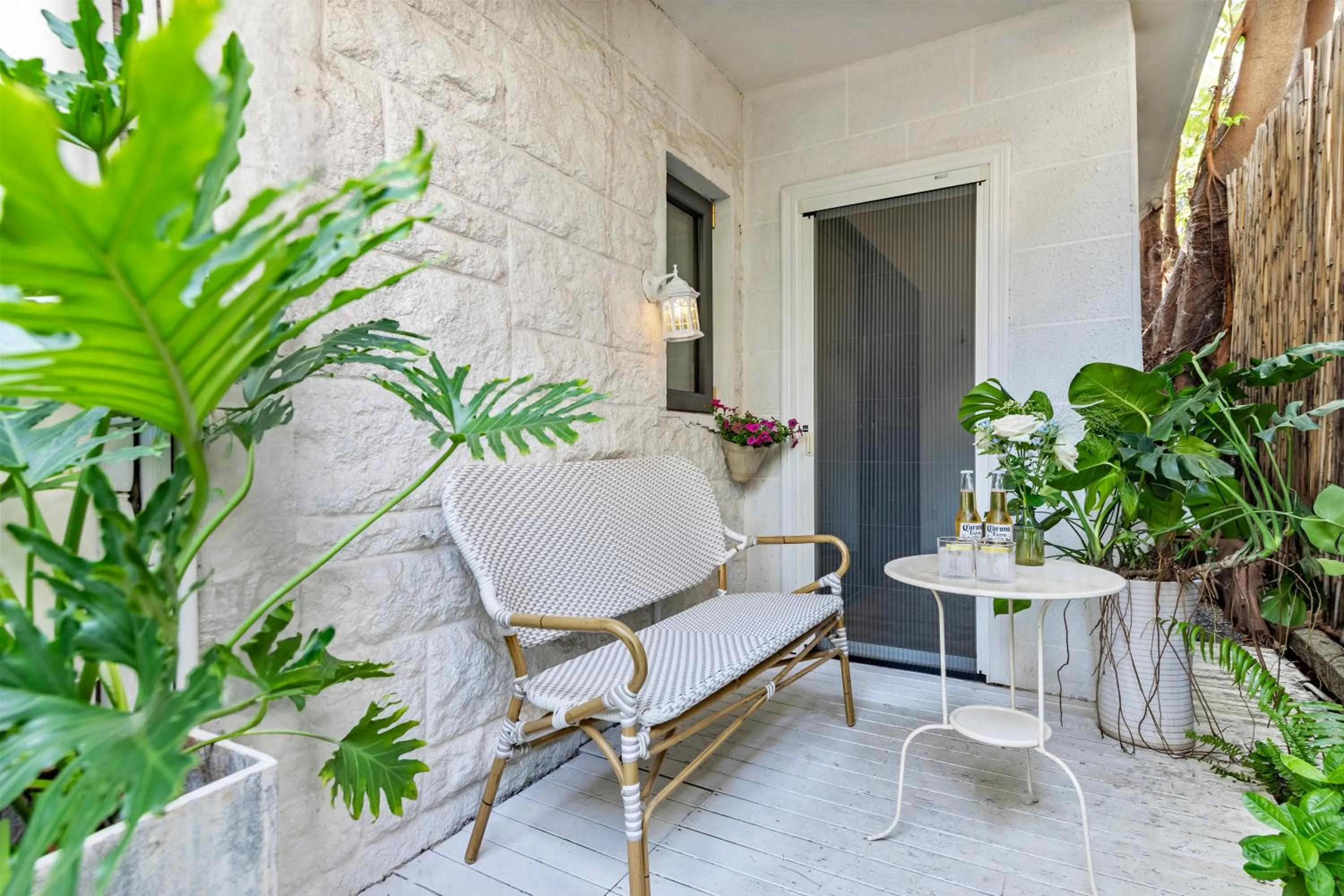 Balcony/Terrace in 6號花園別墅酒店 Shenzhen No'6 Garden Villa --French Window with garden view,Close to Sea World &Shekou Ferry Port &K11 Ecoast &Subway Nearby ,Offer Western food and coffee &English speaking with tour services