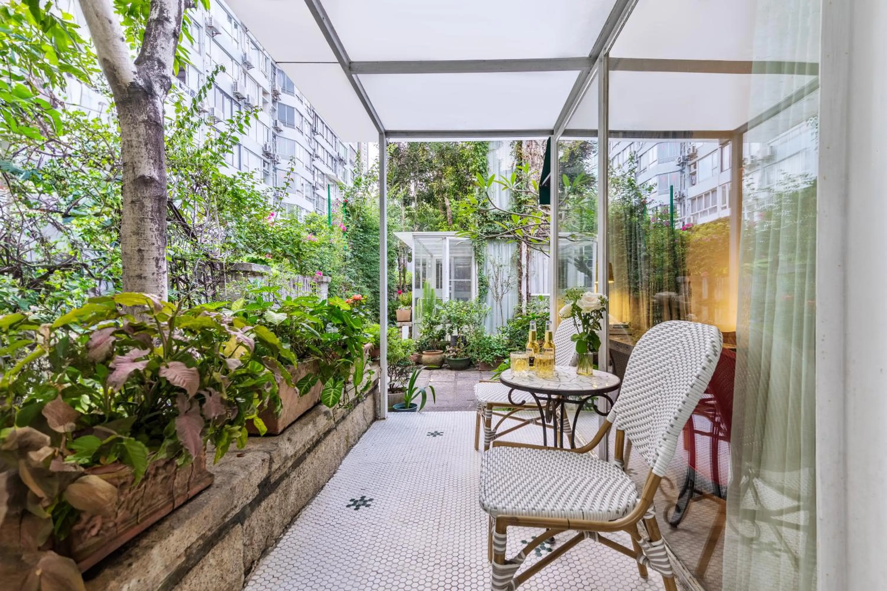 Balcony/Terrace in 6號花園別墅酒店 Shenzhen No'6 Garden Villa --French Window with garden view,Close to Sea World &Shekou Ferry Port &K11 Ecoast &Subway Nearby ,Offer Western food and coffee &English speaking with tour services