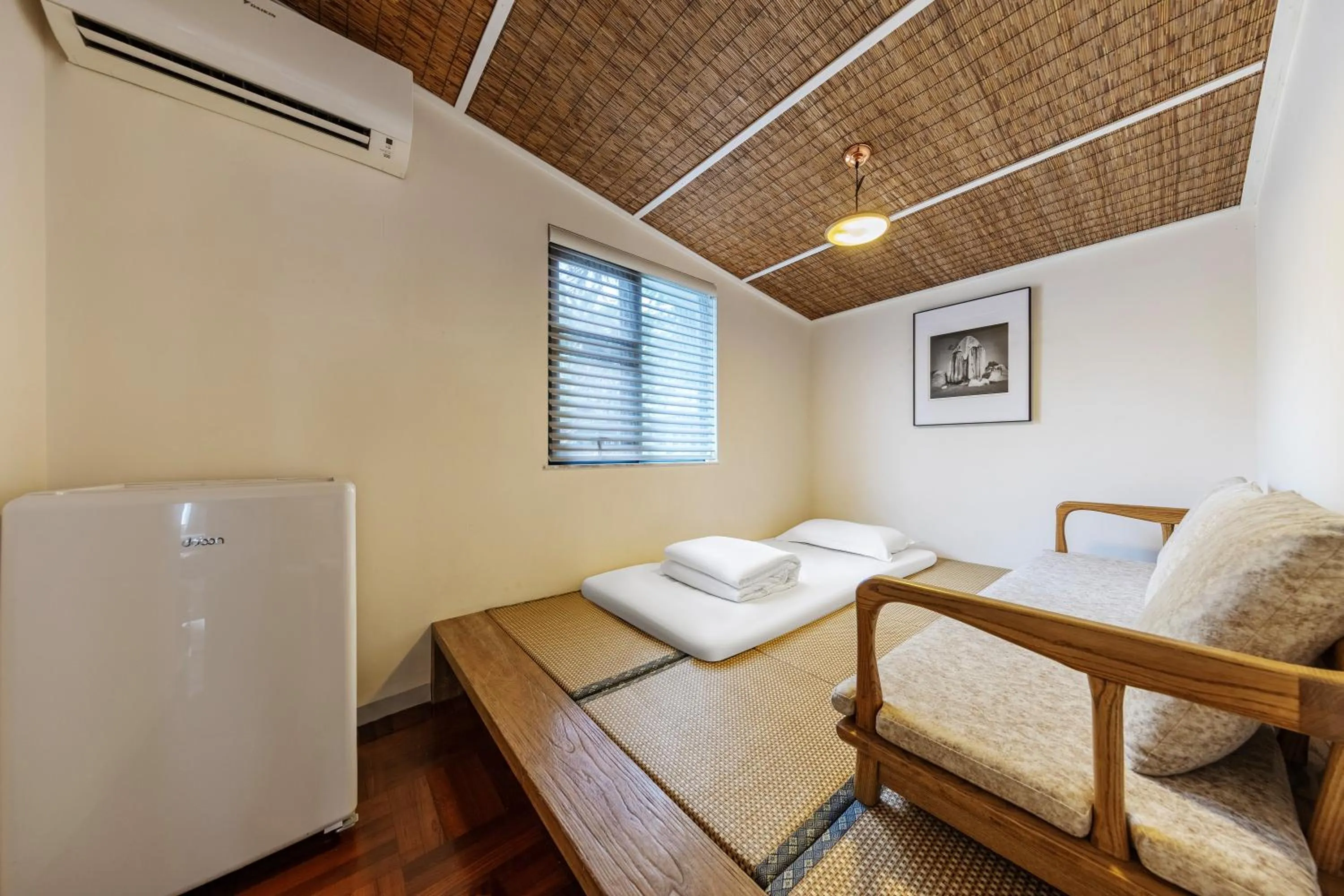 Bedroom in 6號花園別墅酒店 Shenzhen No'6 Garden Villa --French Window with garden view,Close to Sea World &Shekou Ferry Port &K11 Ecoast &Subway Nearby ,Offer Western food and coffee &English speaking with tour services