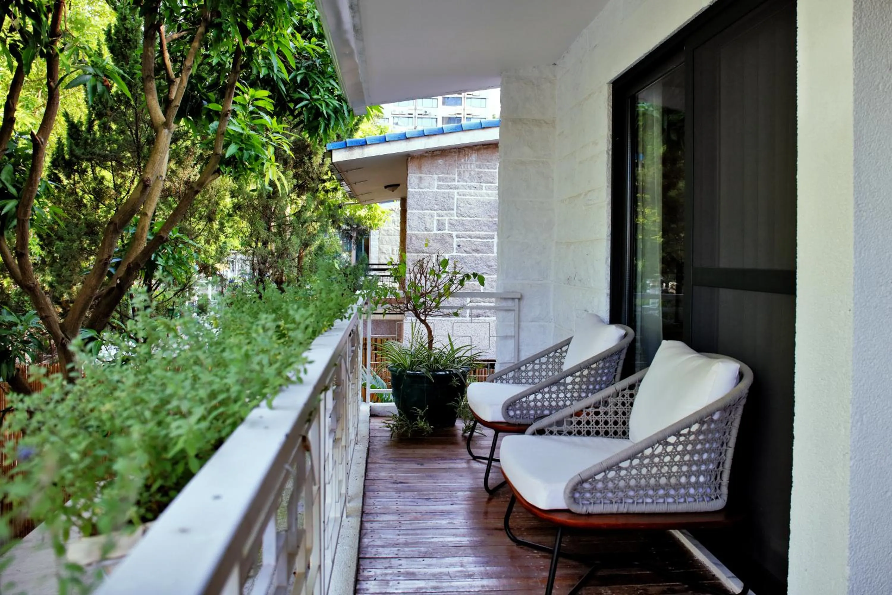 Balcony/Terrace in 6號花園別墅酒店 Shenzhen No'6 Garden Villa --French Window with garden view,Close to Sea World &Shekou Ferry Port &K11 Ecoast &Subway Nearby ,Offer Western food and coffee &English speaking with tour services