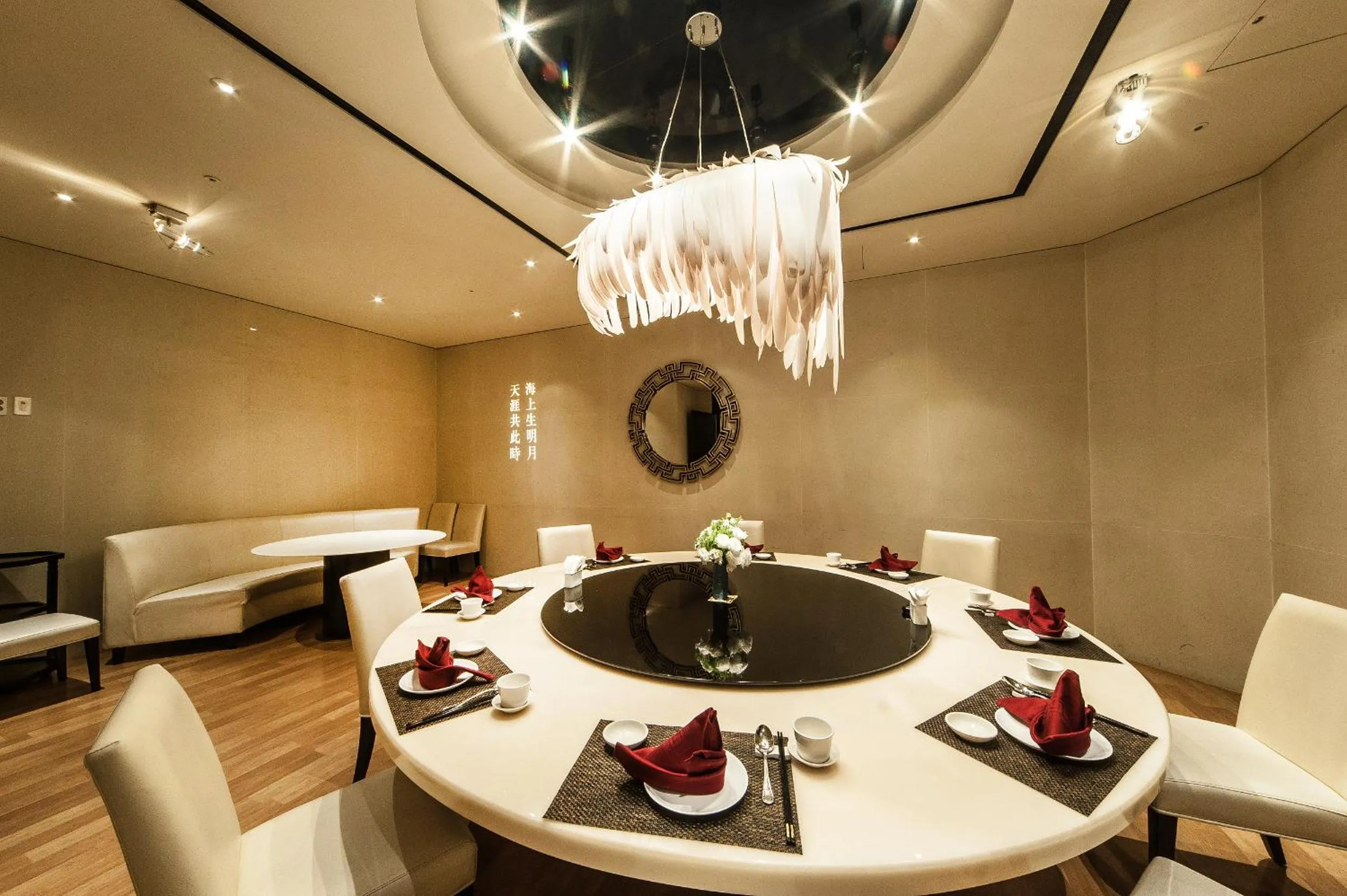 Restaurant/places to eat in The Riverside Hotel