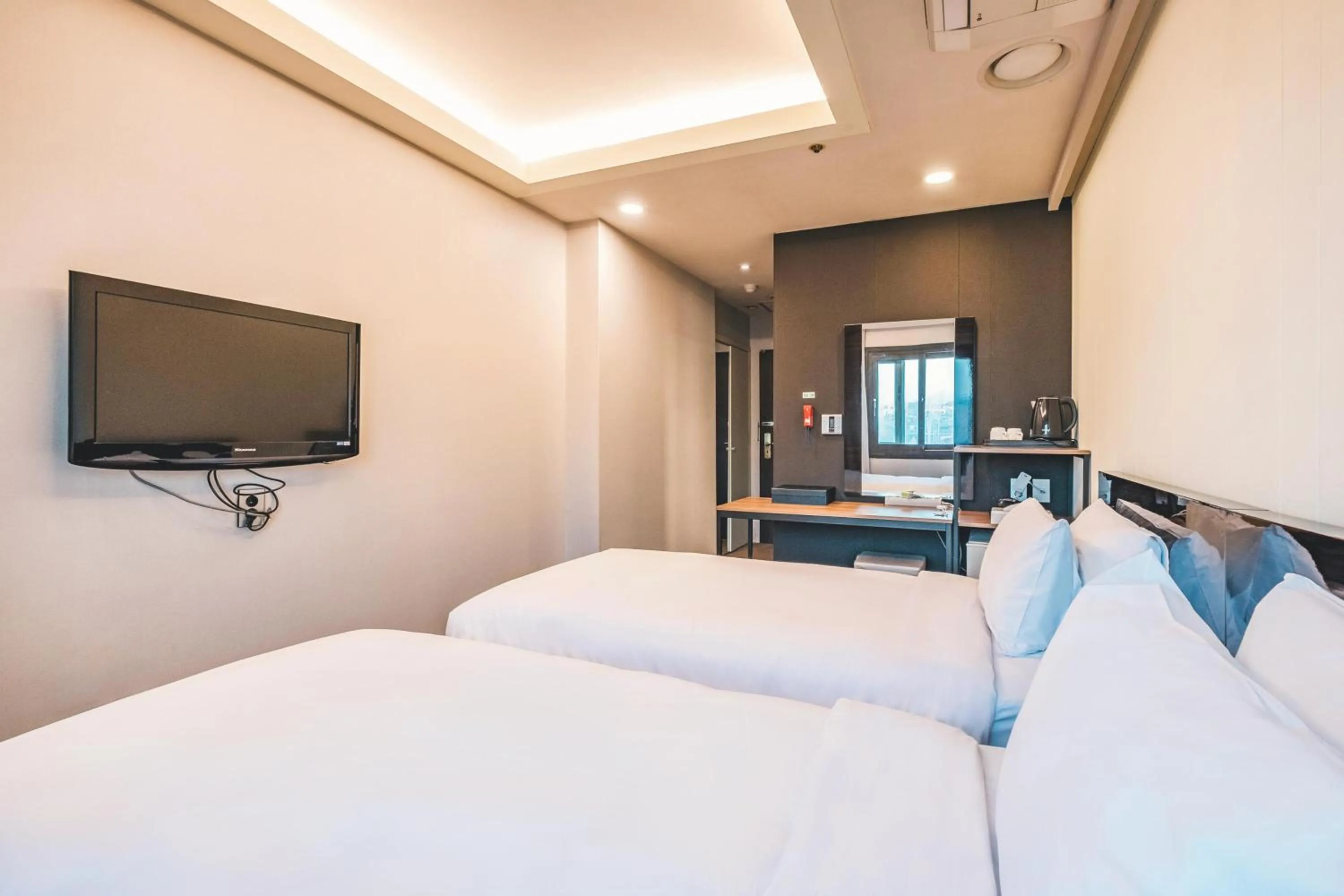 Bed in The Riverside Hotel