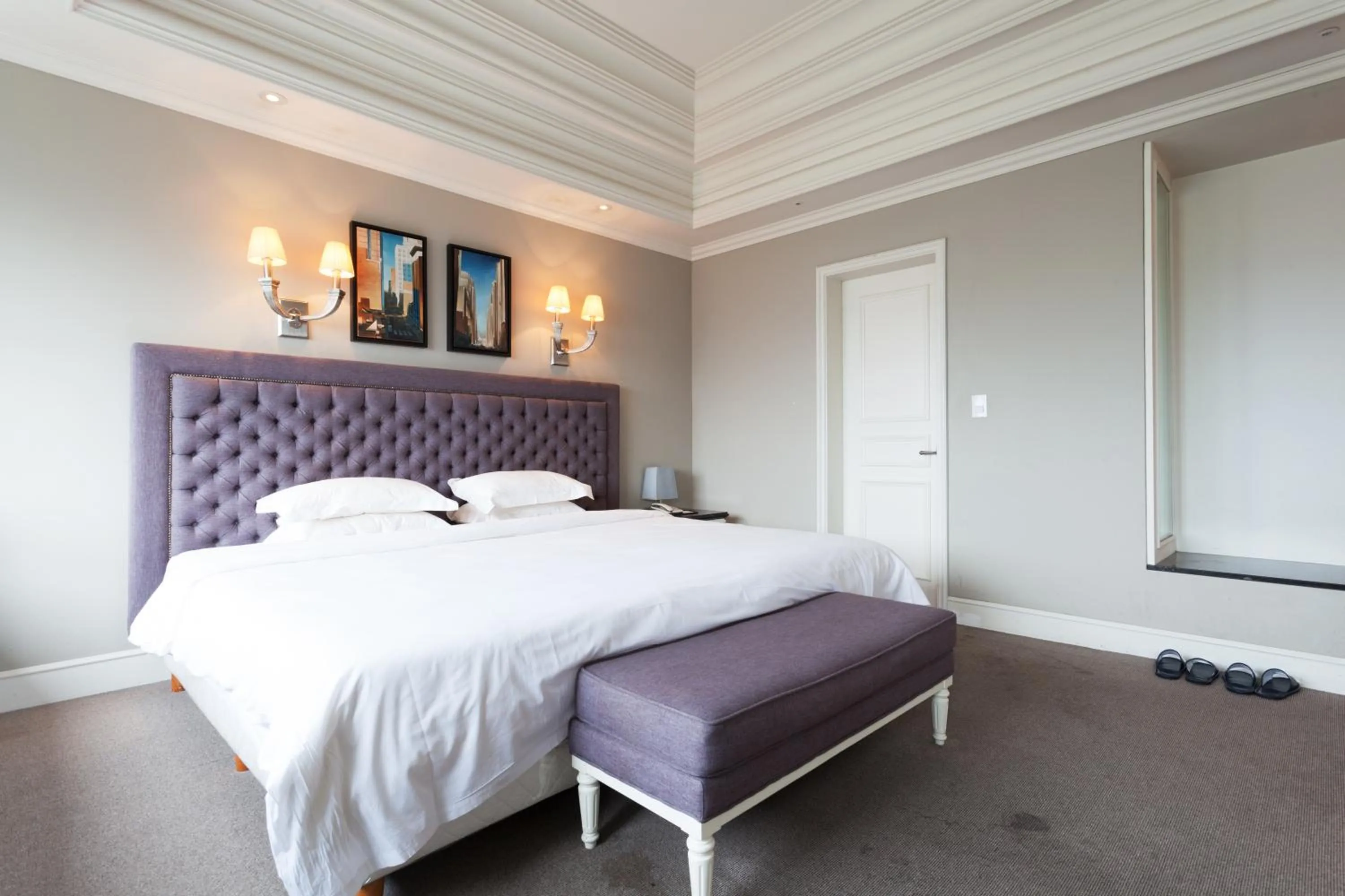 Photo of the whole room, Bed in The Riverside Hotel