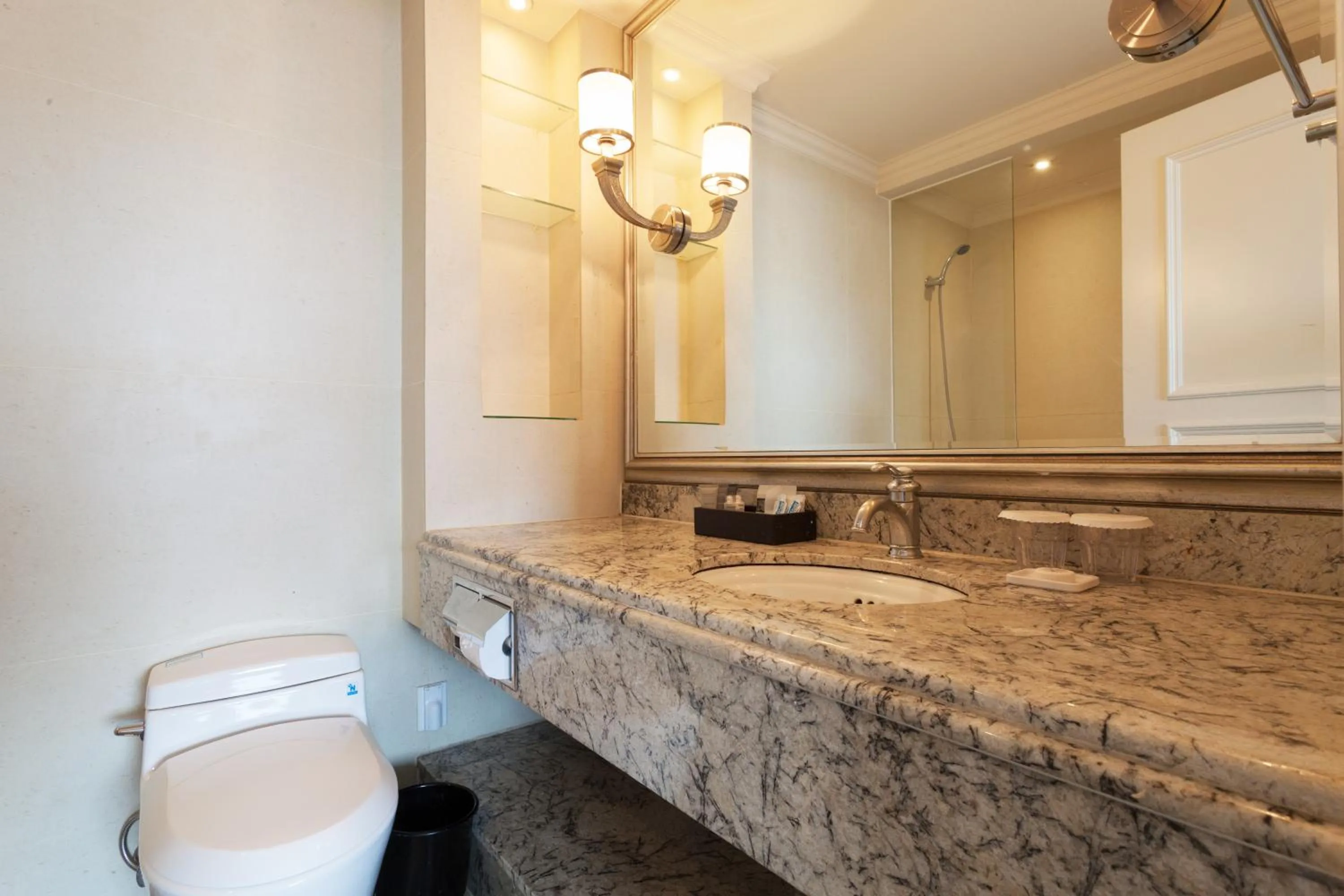 Bathroom in The Riverside Hotel