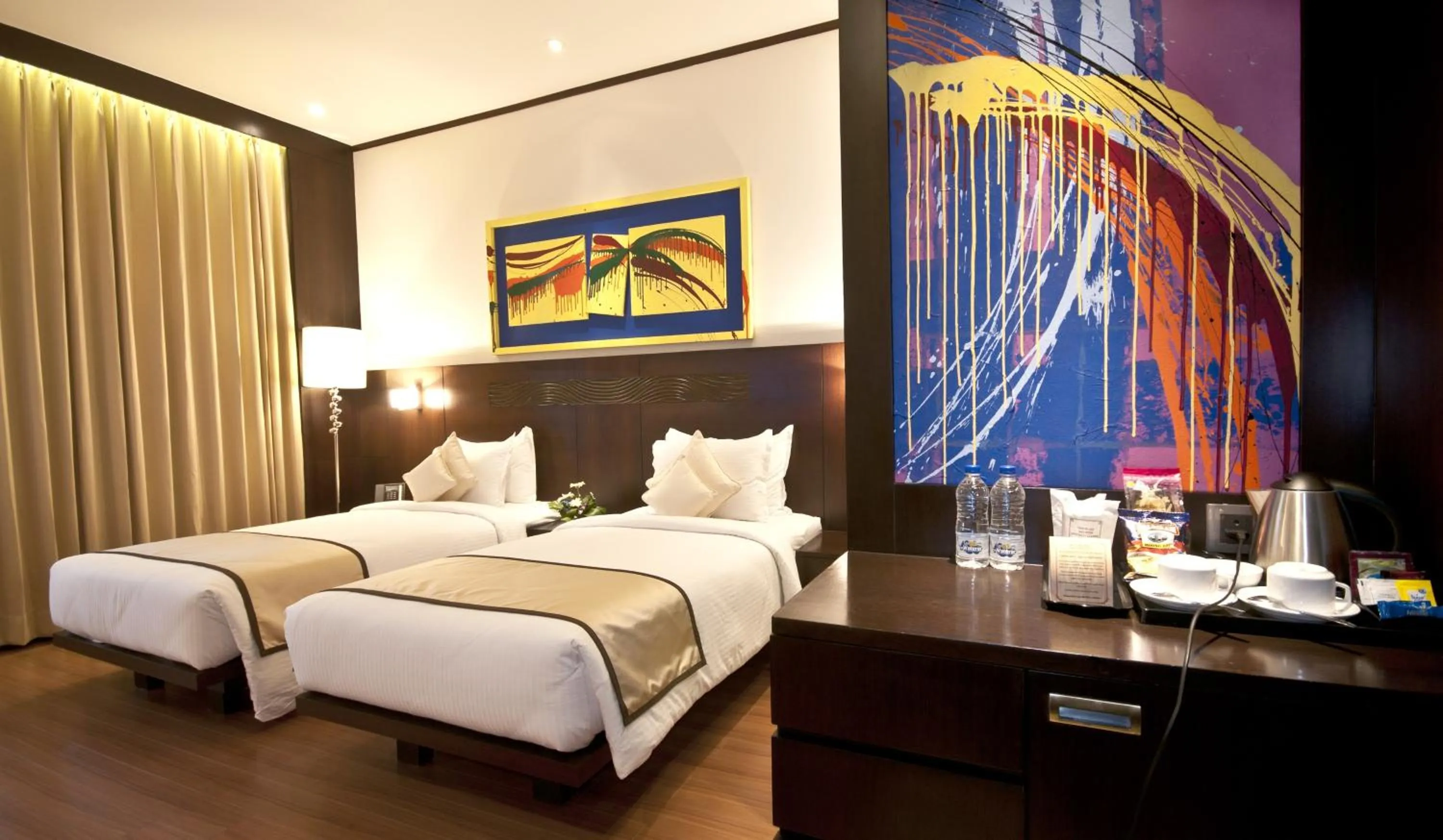 Photo of the whole room, Bed in Monotel