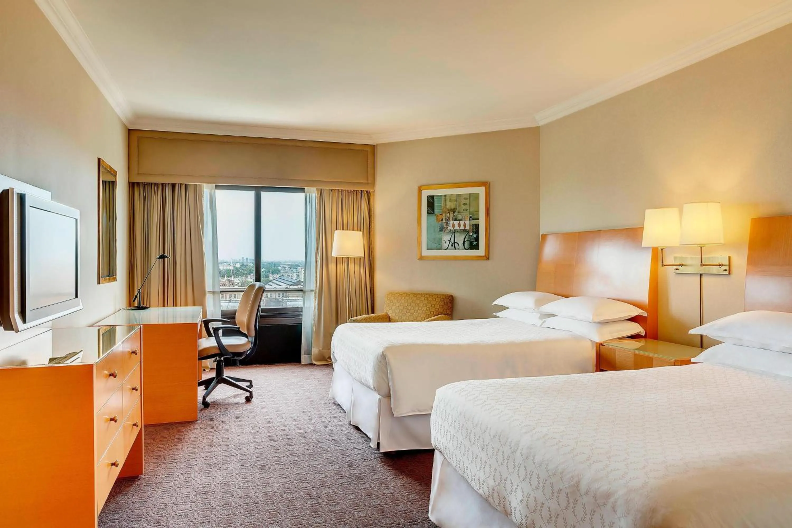 Photo of the whole room, Bed in Sheraton Buenos Aires Hotel & Convention Center