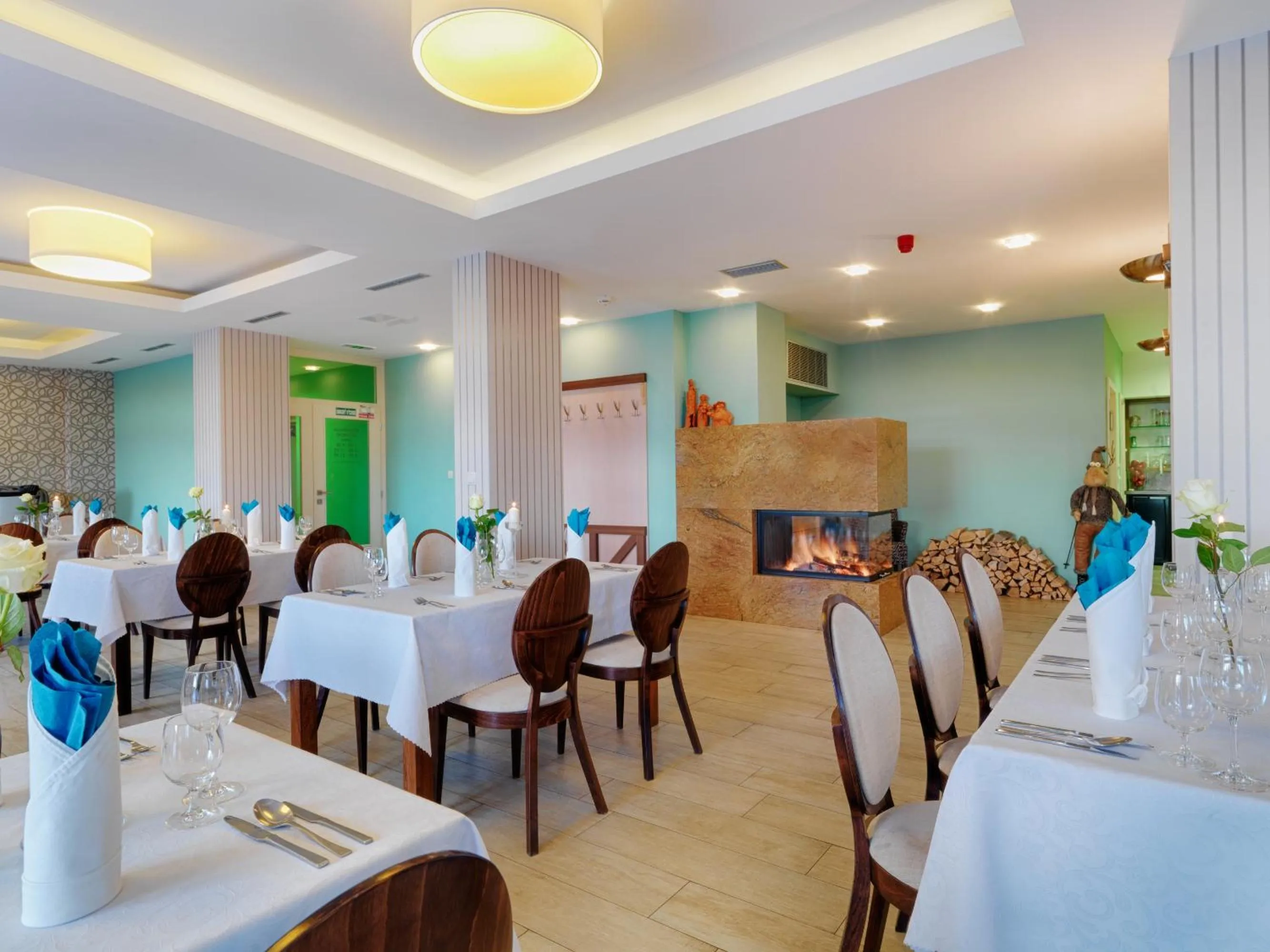 Restaurant/places to eat in Hotel Green