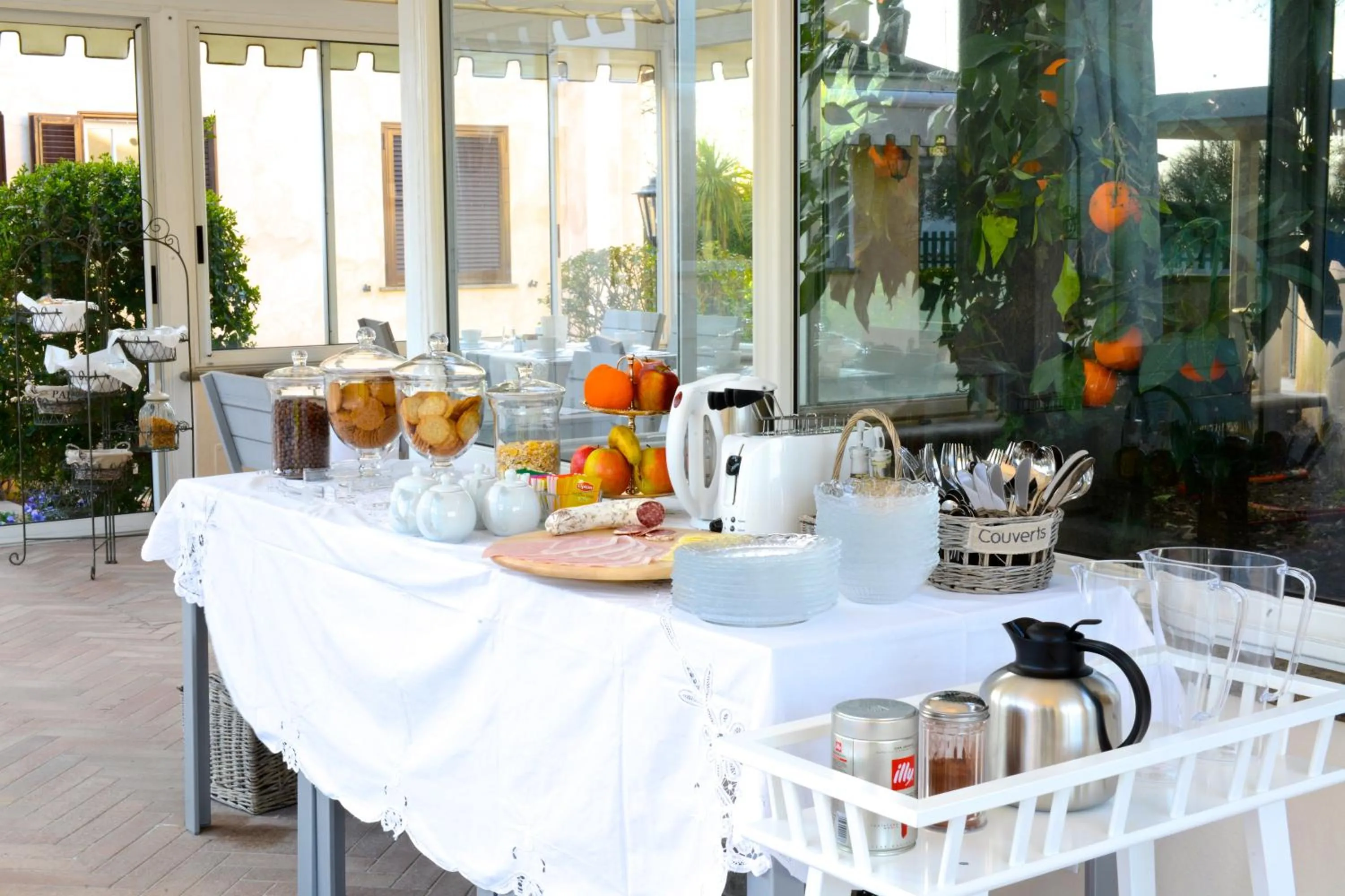 Food and drinks in La Villetta Suite