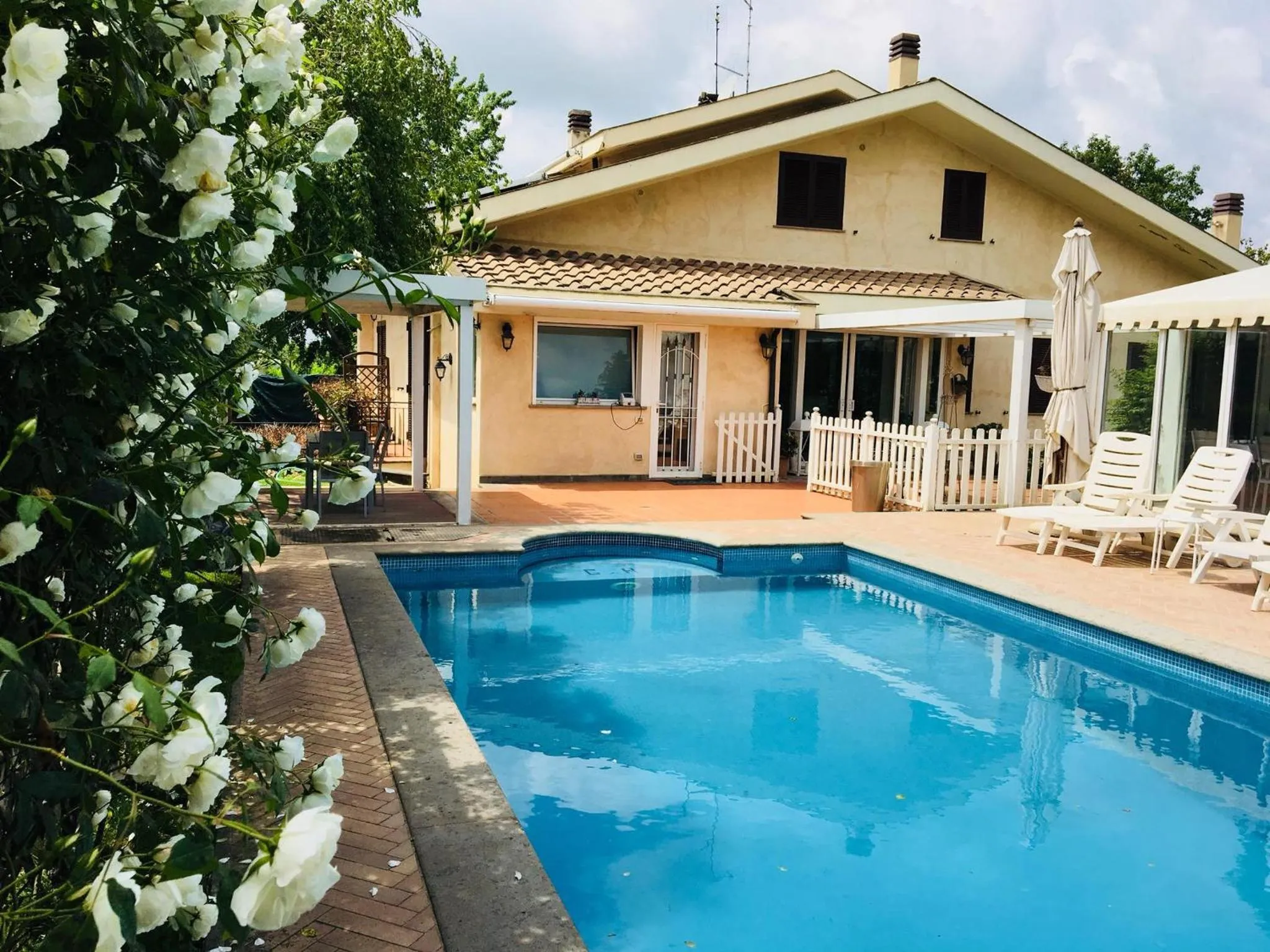 Swimming pool in La Villetta Suite