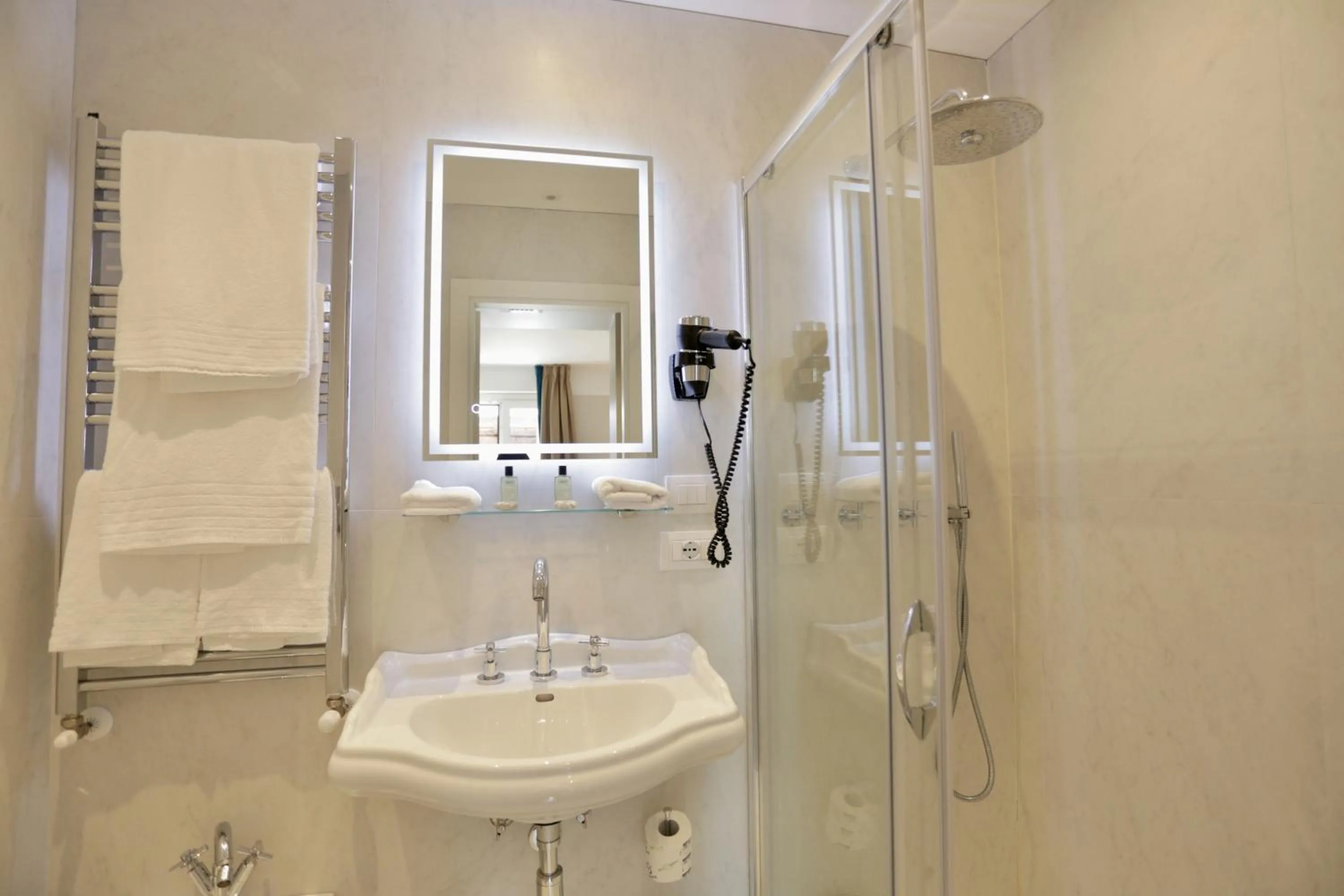 Bathroom in La Villetta Suite