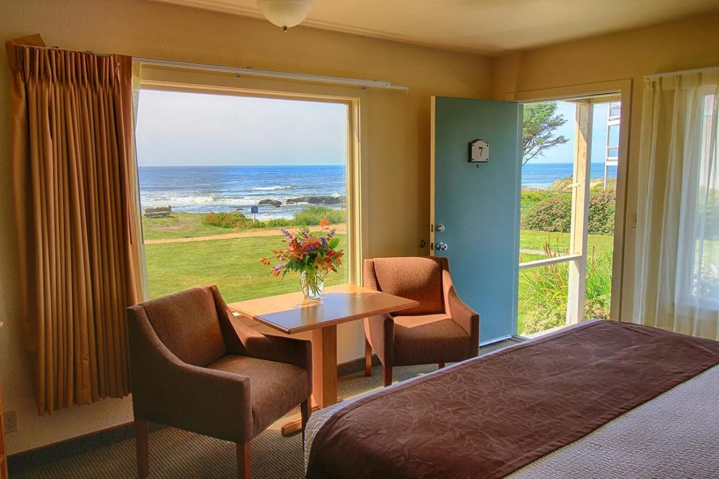 Bed in Fireside Motel