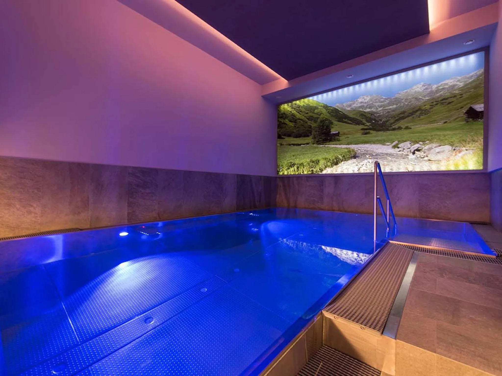 Swimming pool in Hotel Universo