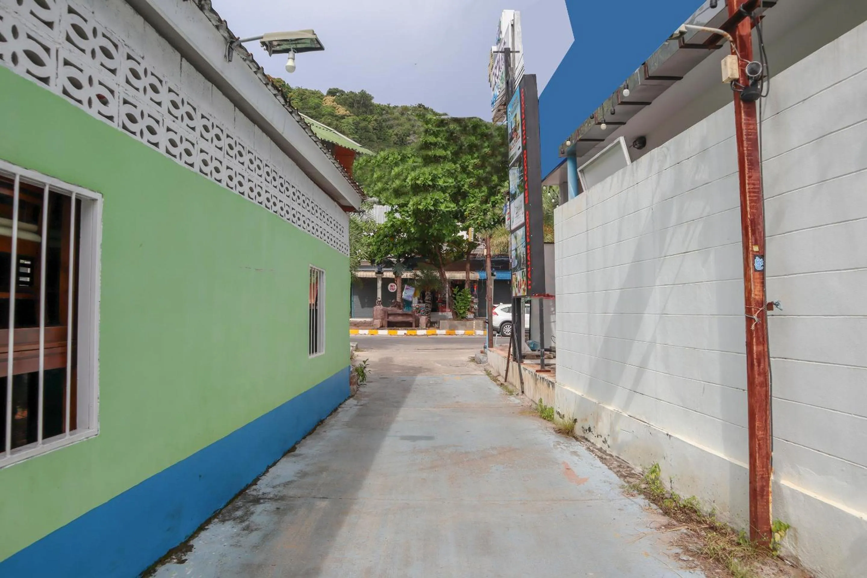 Facade/entrance in OYO 681 Paradise Hotel