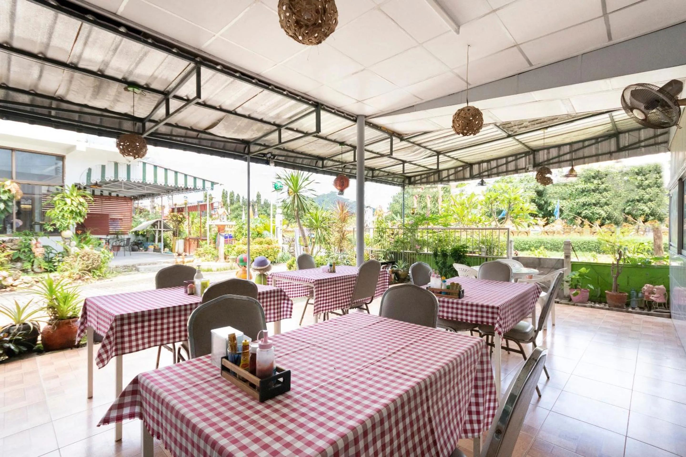 Other, Restaurant/Places to Eat in OYO 681 Paradise Hotel