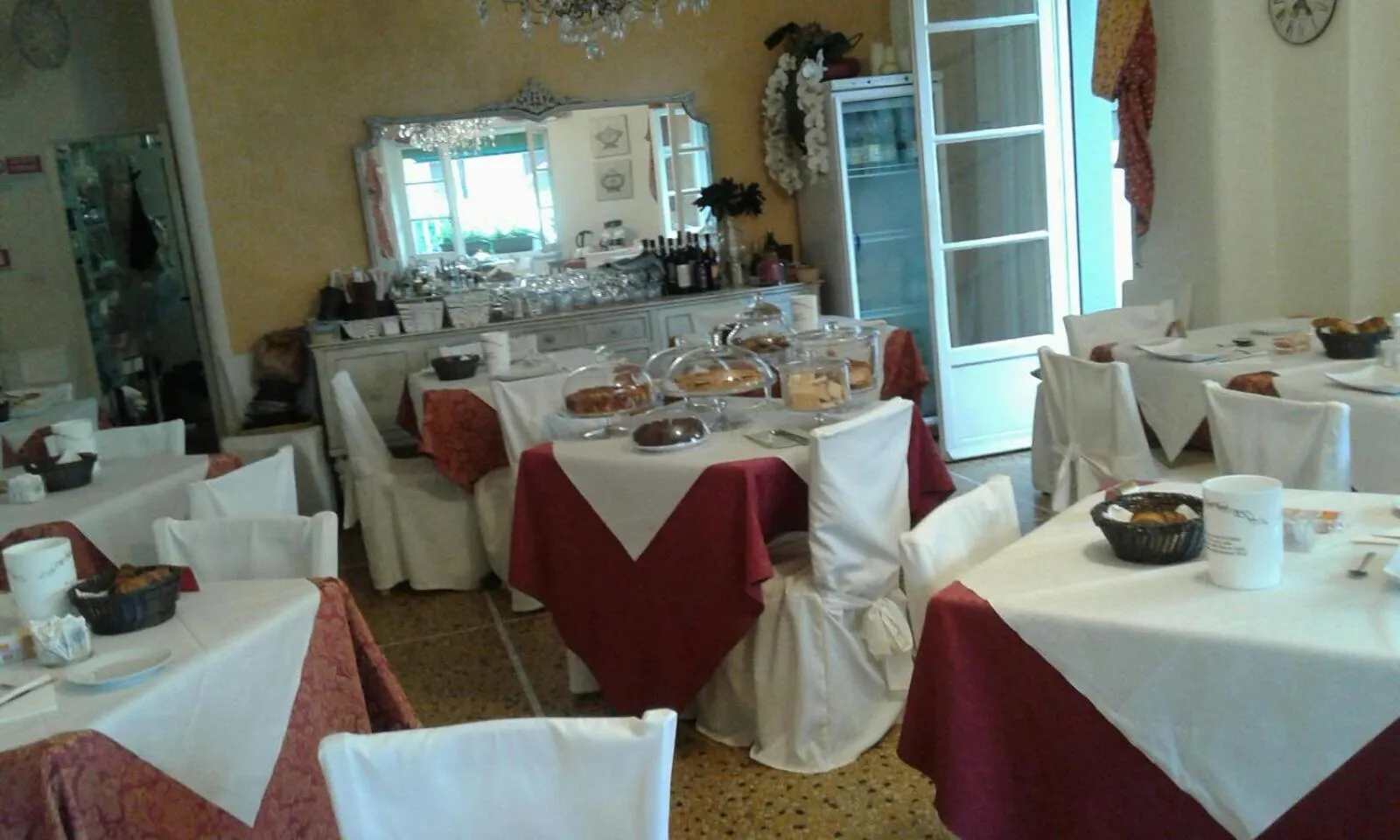 Breakfast in Hotel Gabbiano