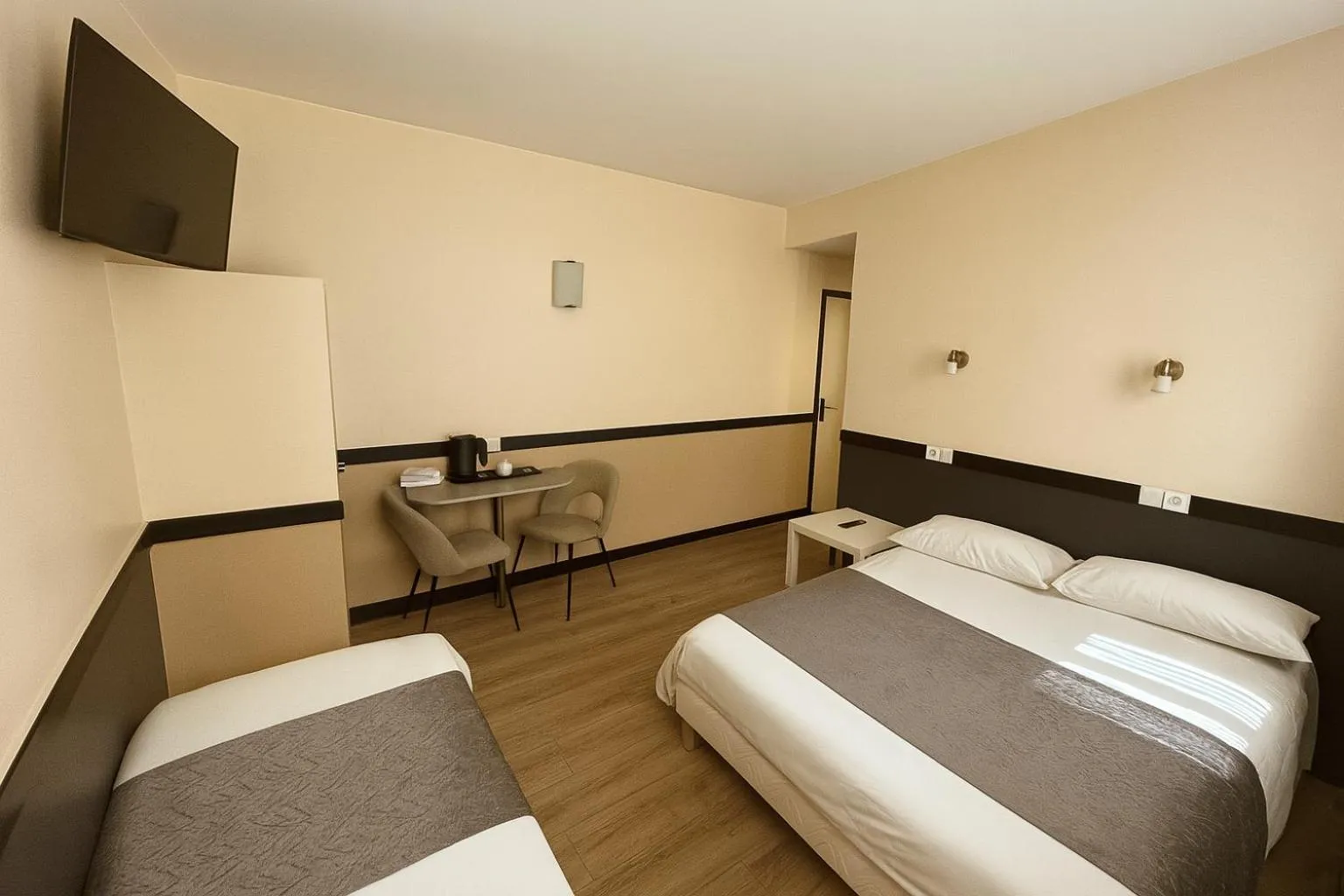 Bed in Hotel des Bains à 10 min de Paris