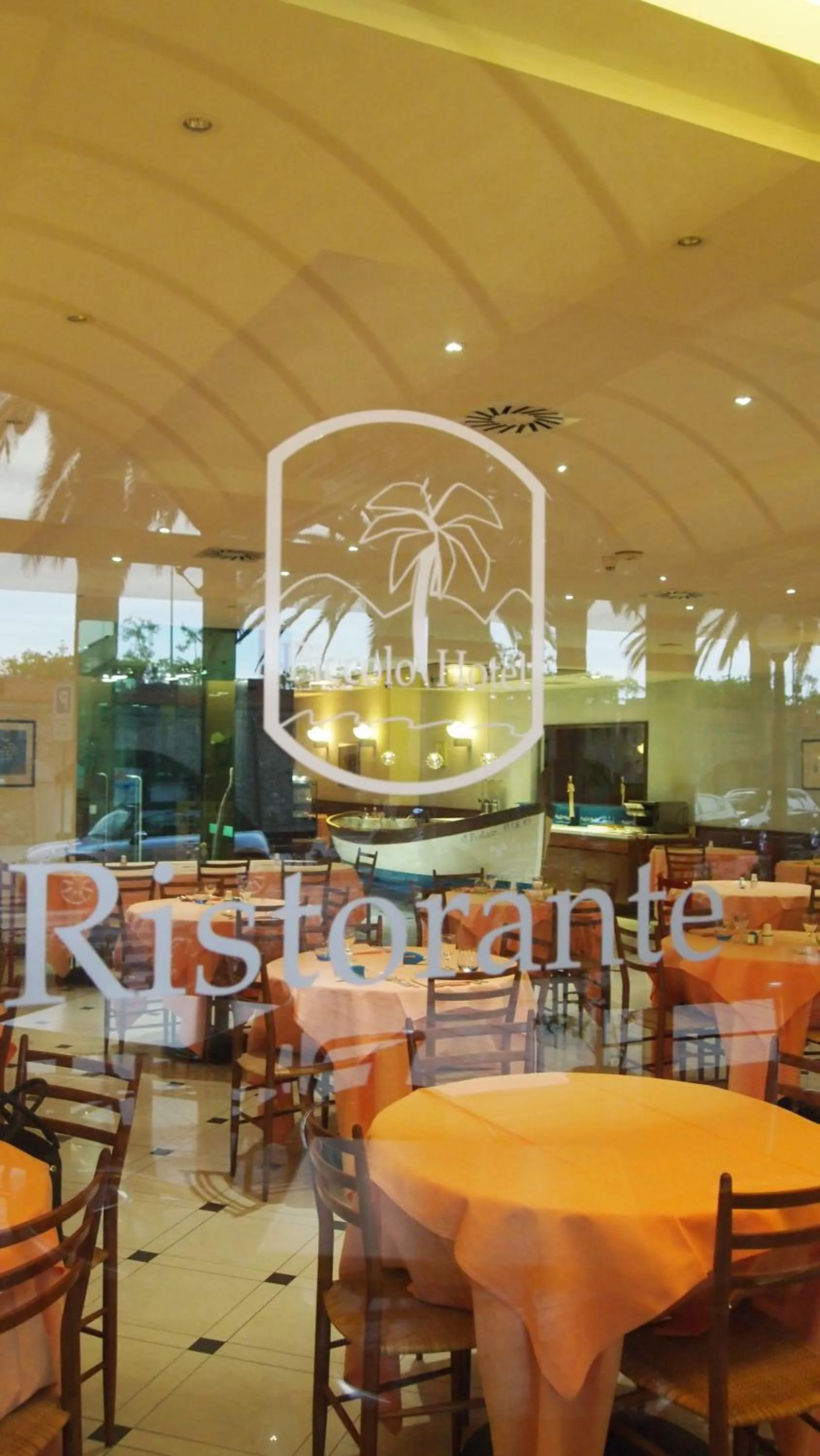 Restaurant/places to eat in Piccolo Hotel