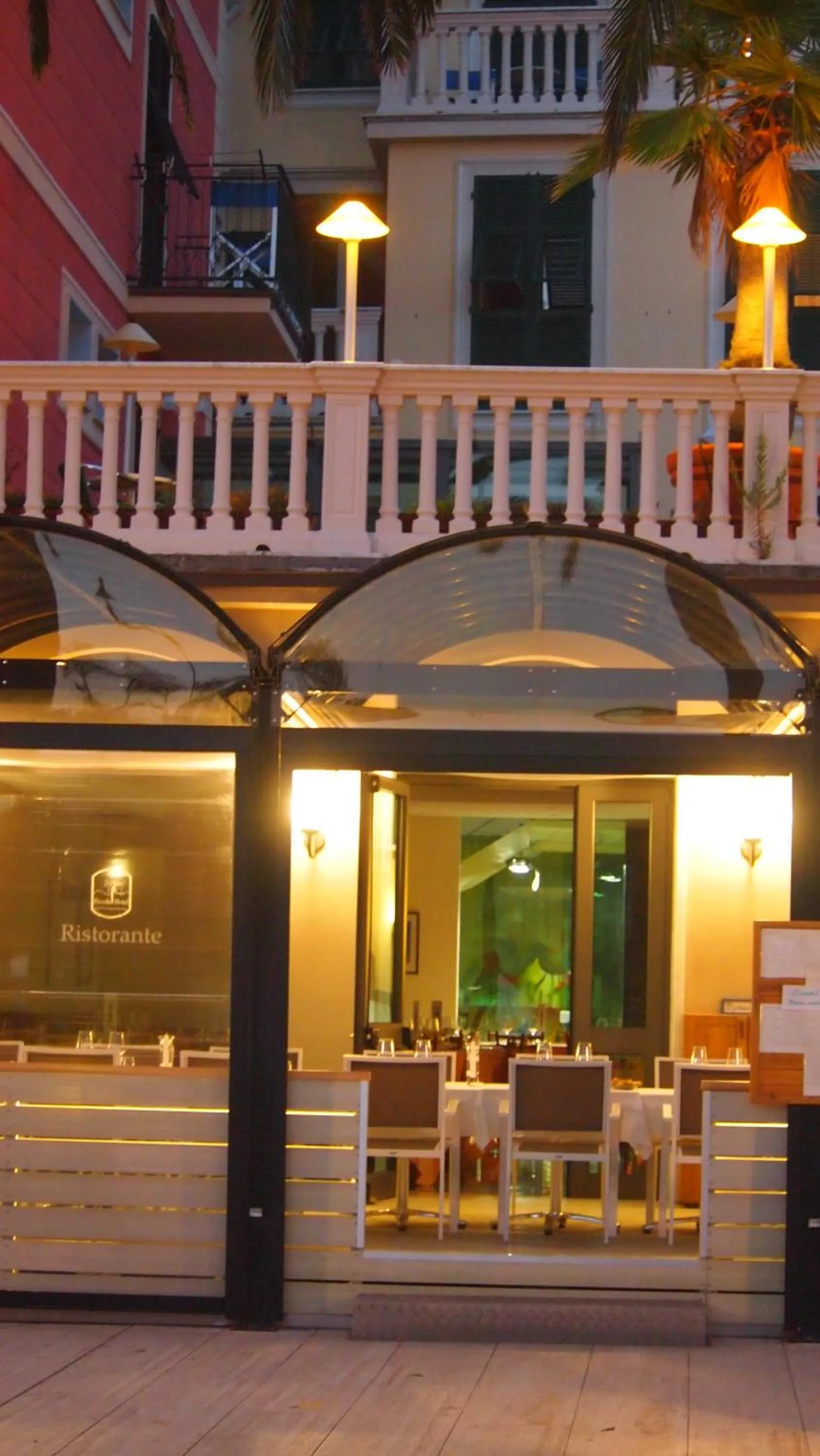Restaurant/places to eat in Piccolo Hotel