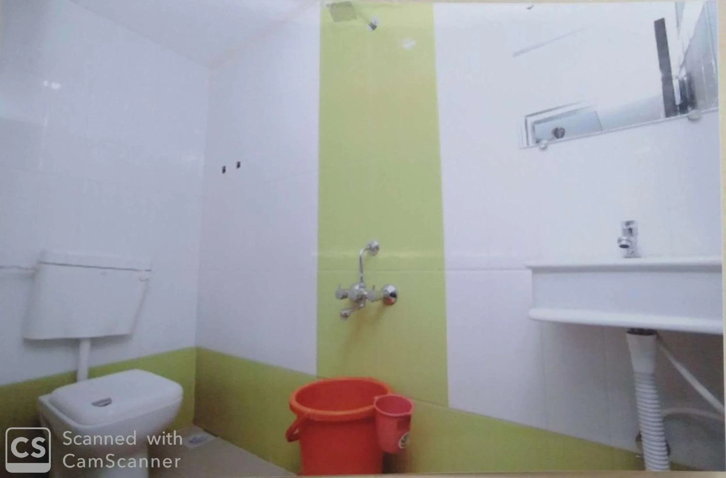 Shower in Rajhuns Deluxe Lodging