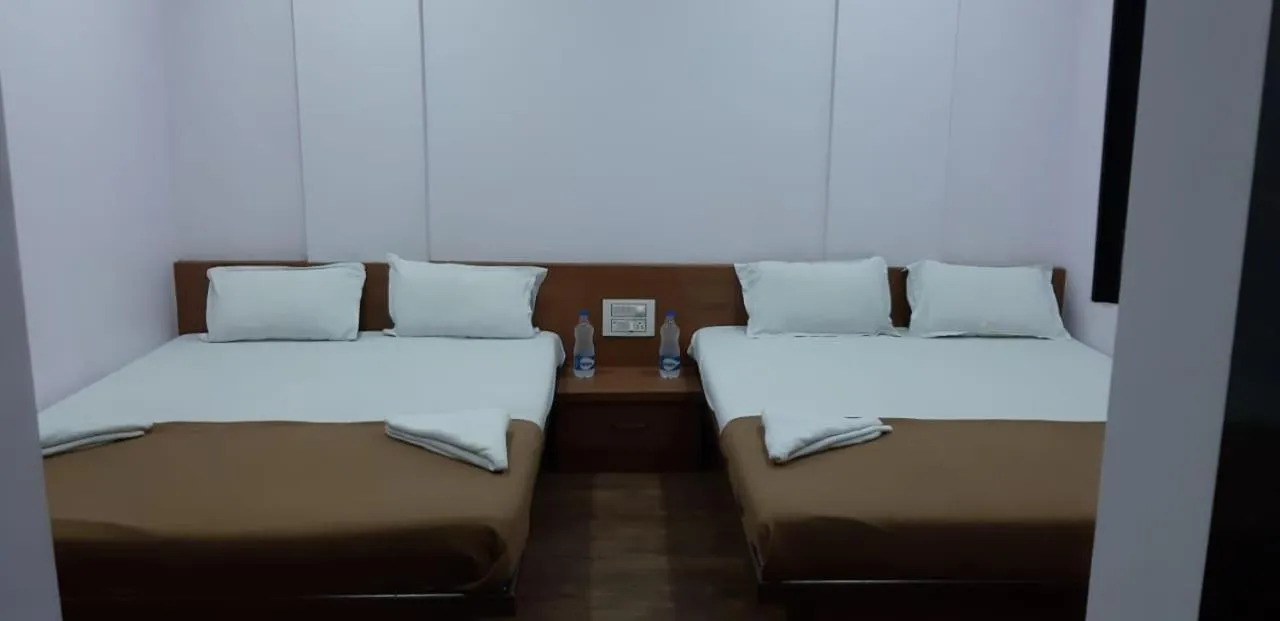 Family, Bed in Rajhuns Deluxe Lodging