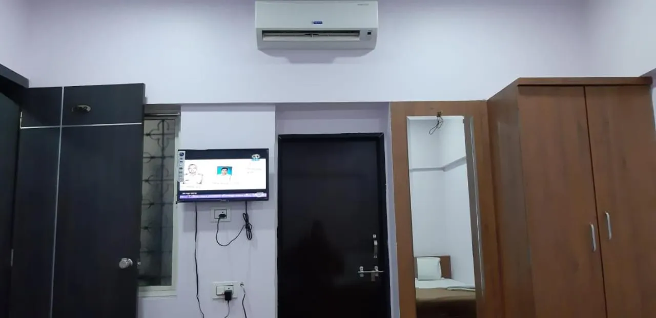 Area and facilities in Rajhuns Deluxe Lodging