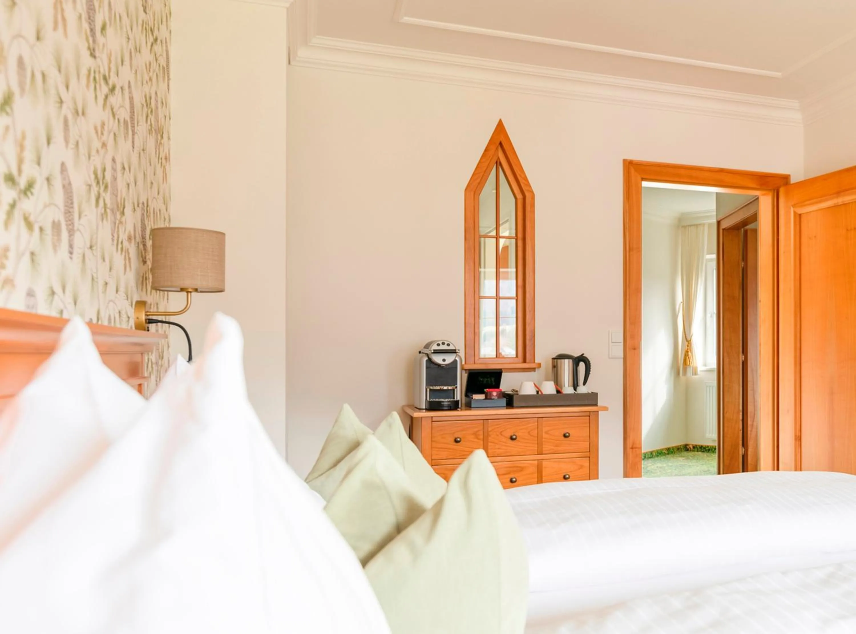 Coffee/tea facilities, Bed in Waldhof Fuschlsee Resort