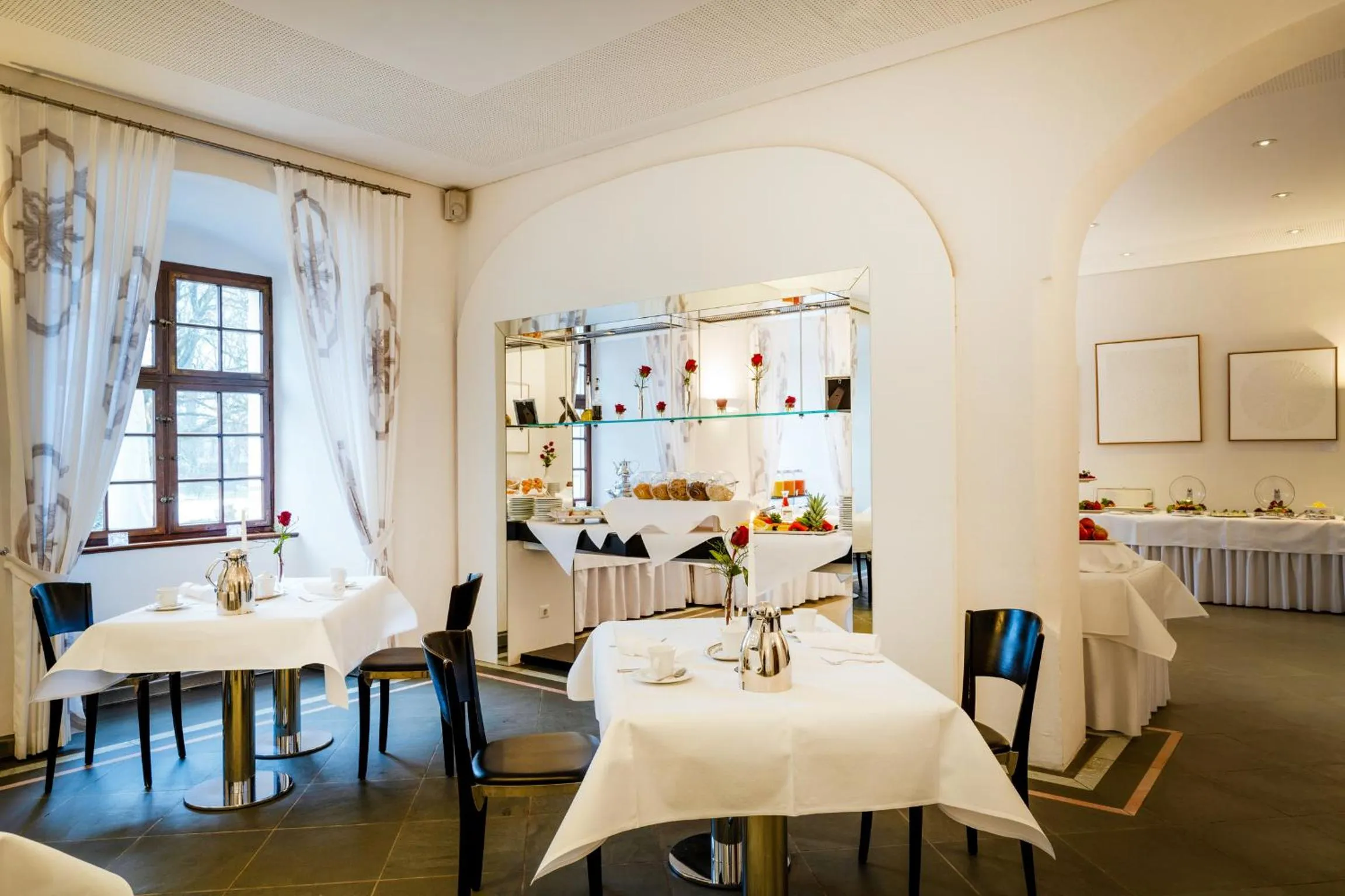 Restaurant/places to eat in Schloss Lautrach