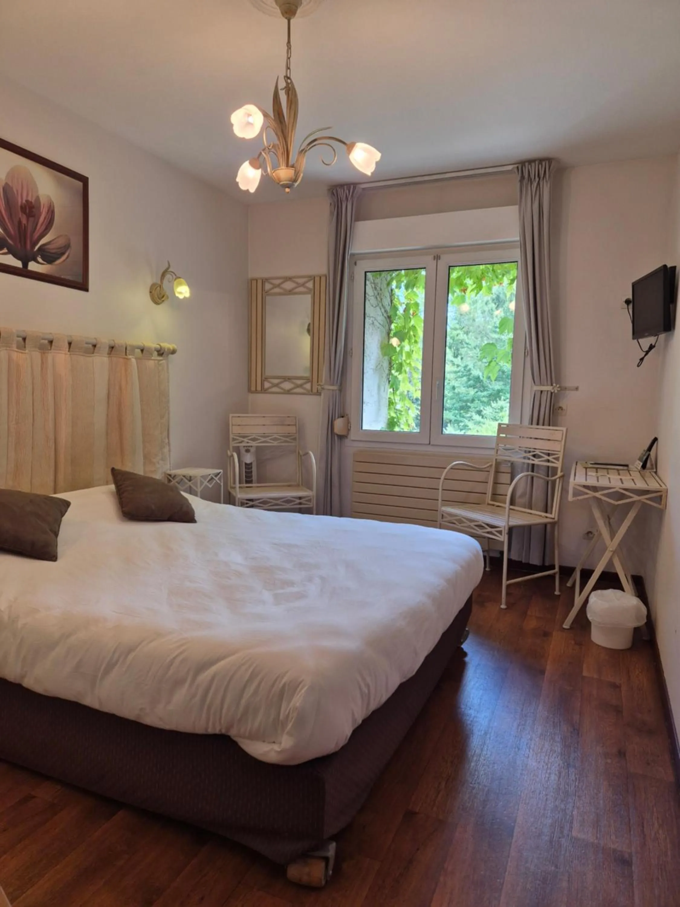 Photo of the whole room, Bed in Logis Hôtel Restaurant Les Norias