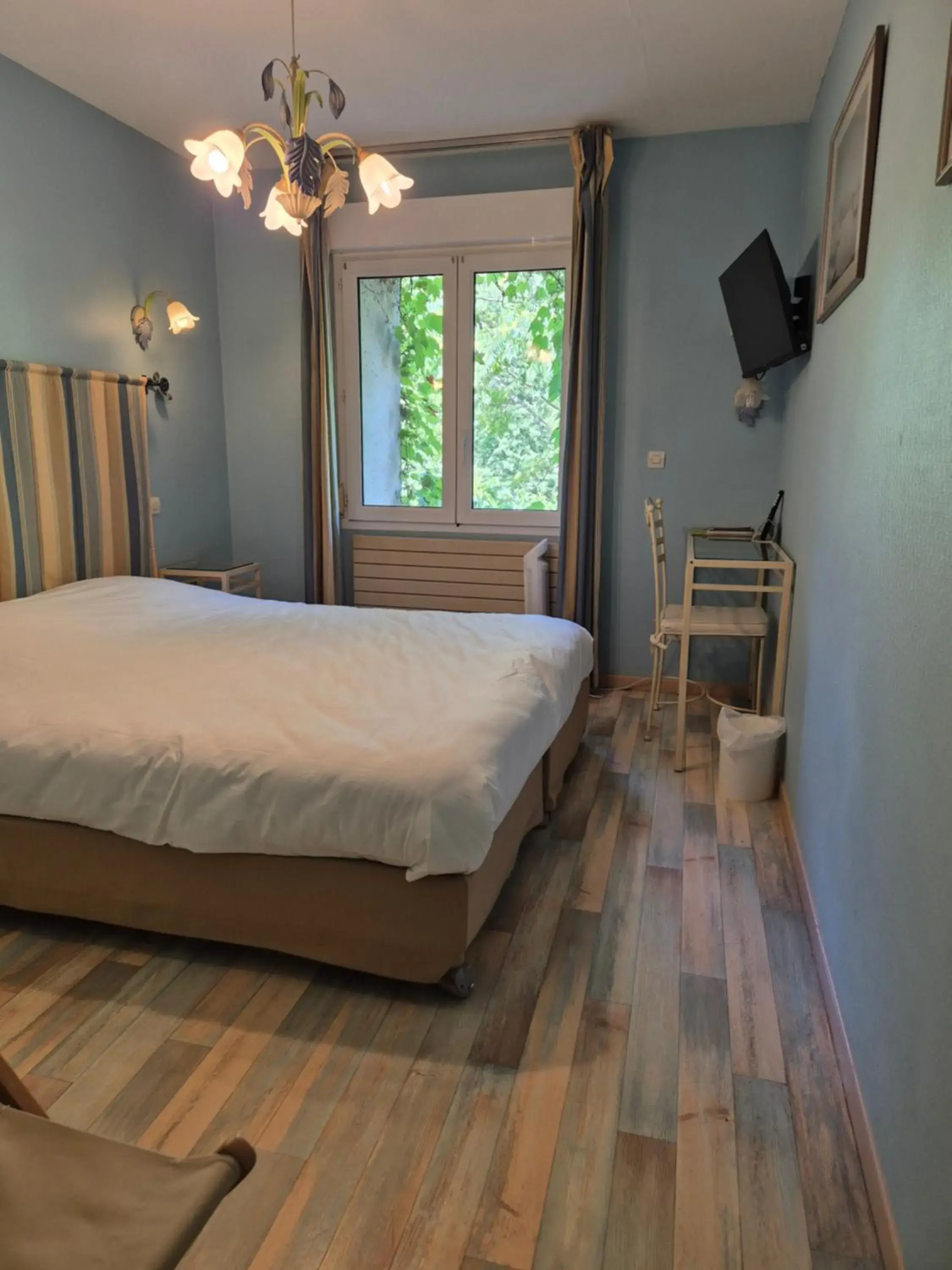 Standard Double Room in Logis Hôtel Restaurant Les Norias Standard Double Room in Logis Hôtel Restaurant Les Norias