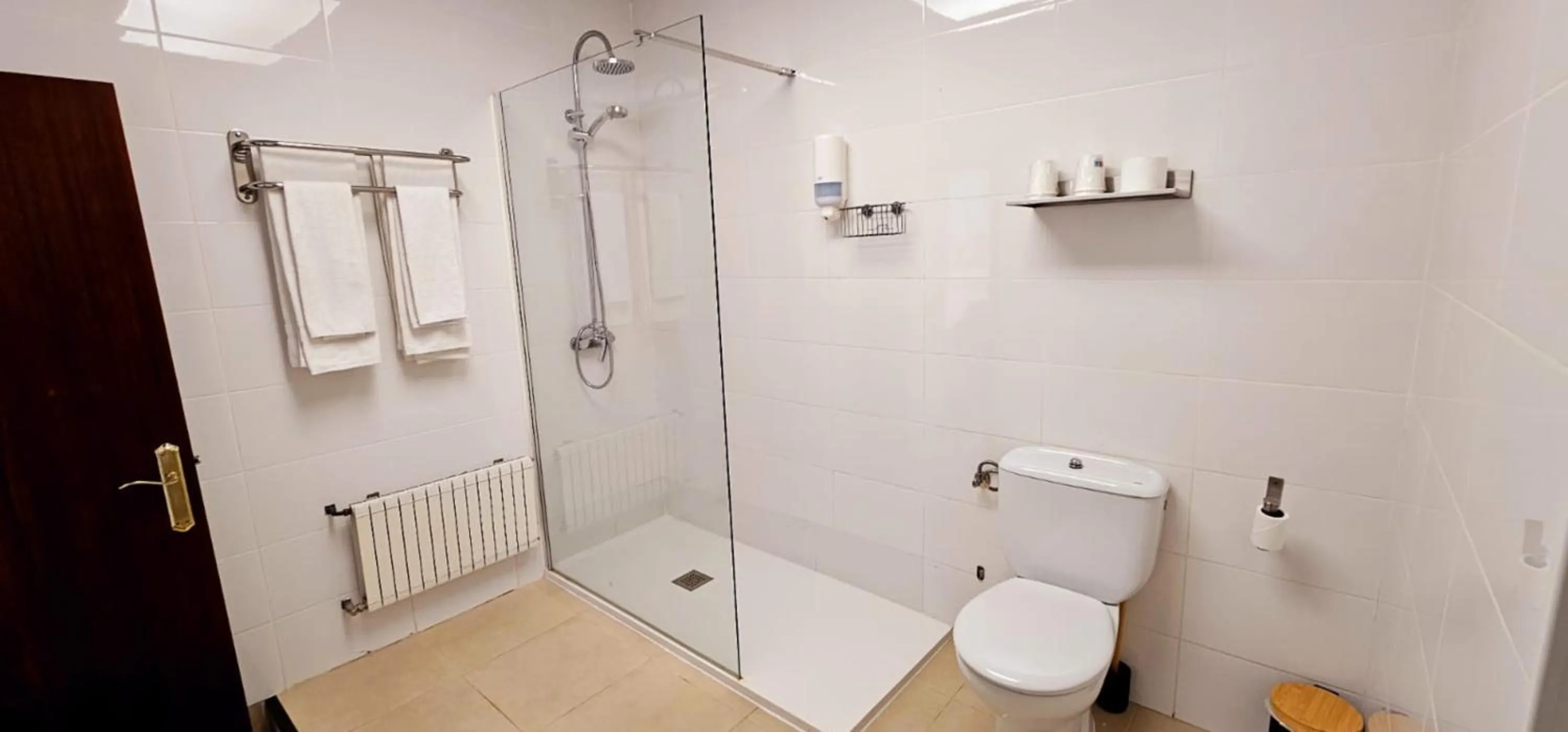 Shower in Hotel Artxanda Bilbao, Parking Gratuito en el Exterior Junto al Hotel