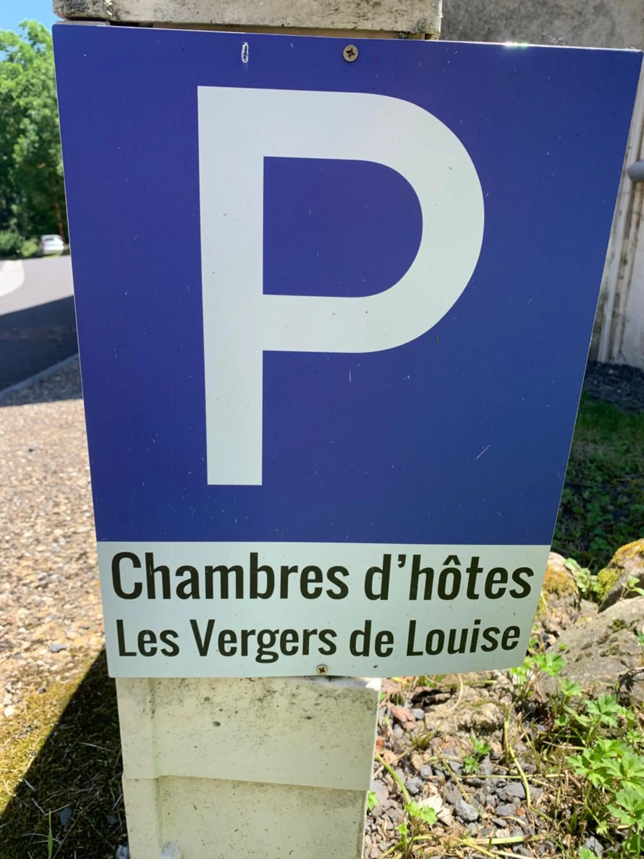 Parking in Chambres d'Hôtes LES VERGERS DE LOUISE