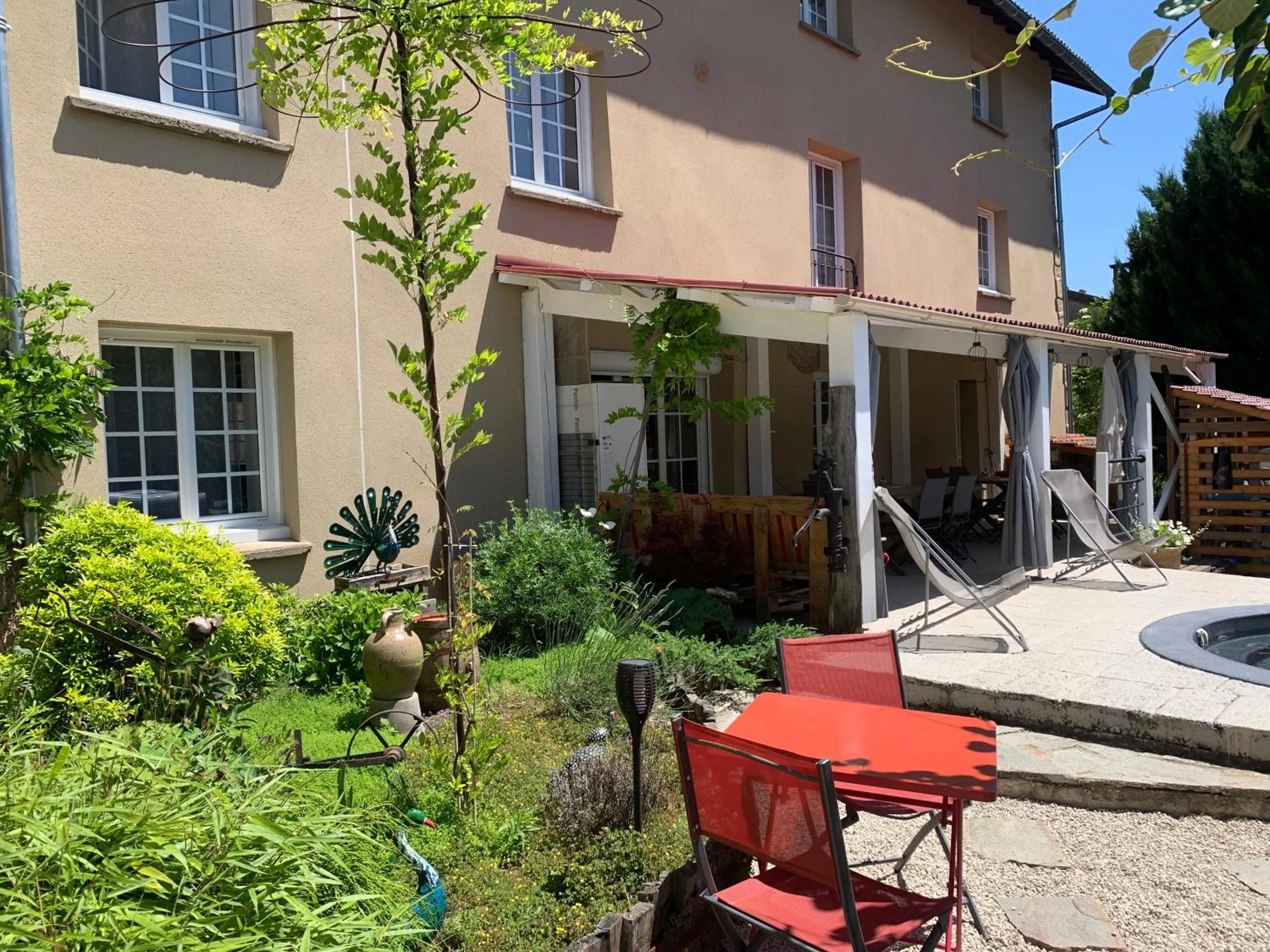 Patio in Chambres d'Hôtes LES VERGERS DE LOUISE