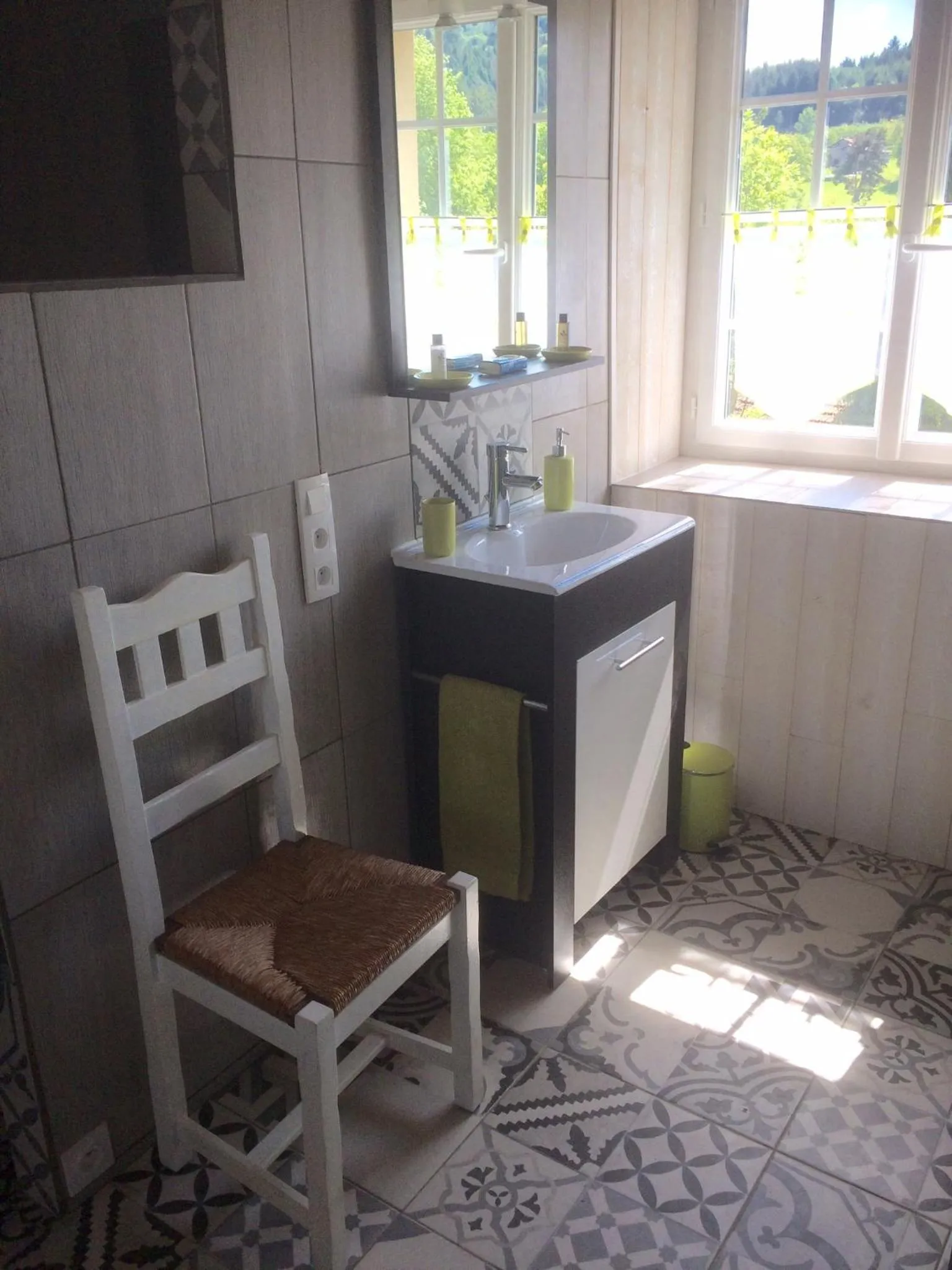 Bathroom in Chambres d'Hôtes LES VERGERS DE LOUISE