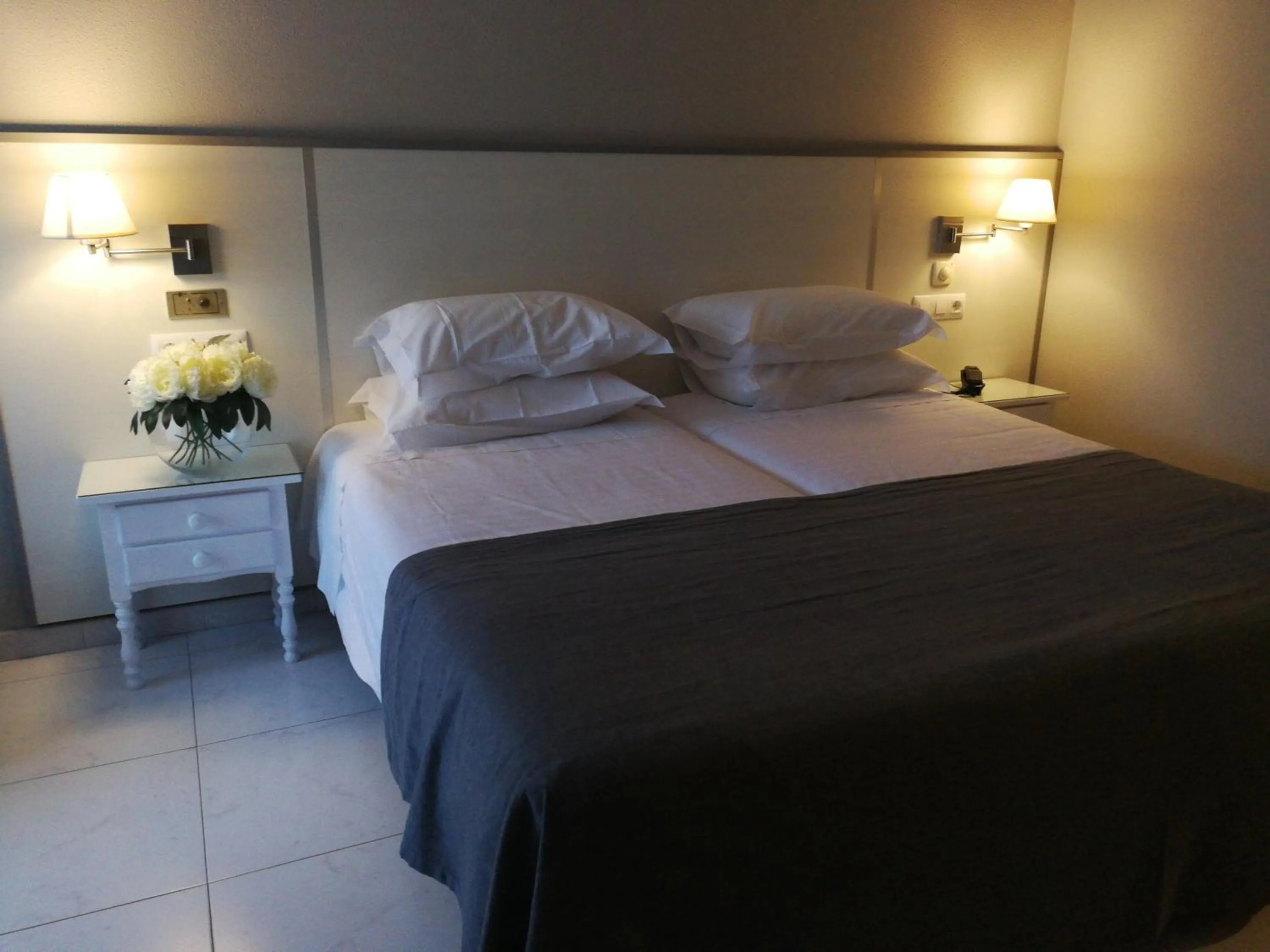 Bedroom, Bed in Hotel Ancora SANXENXO