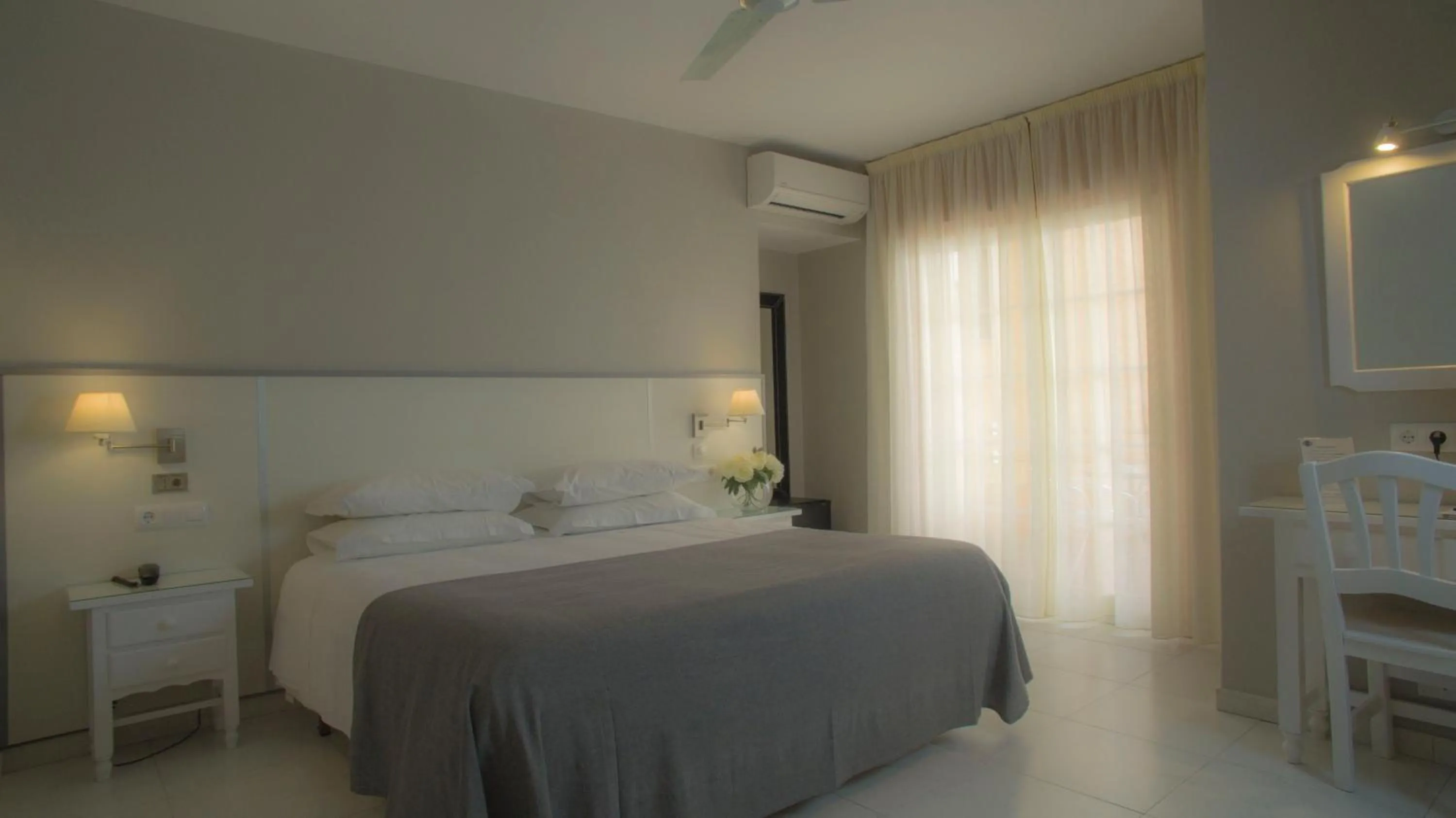 Photo of the whole room, Bed in Hotel Ancora SANXENXO