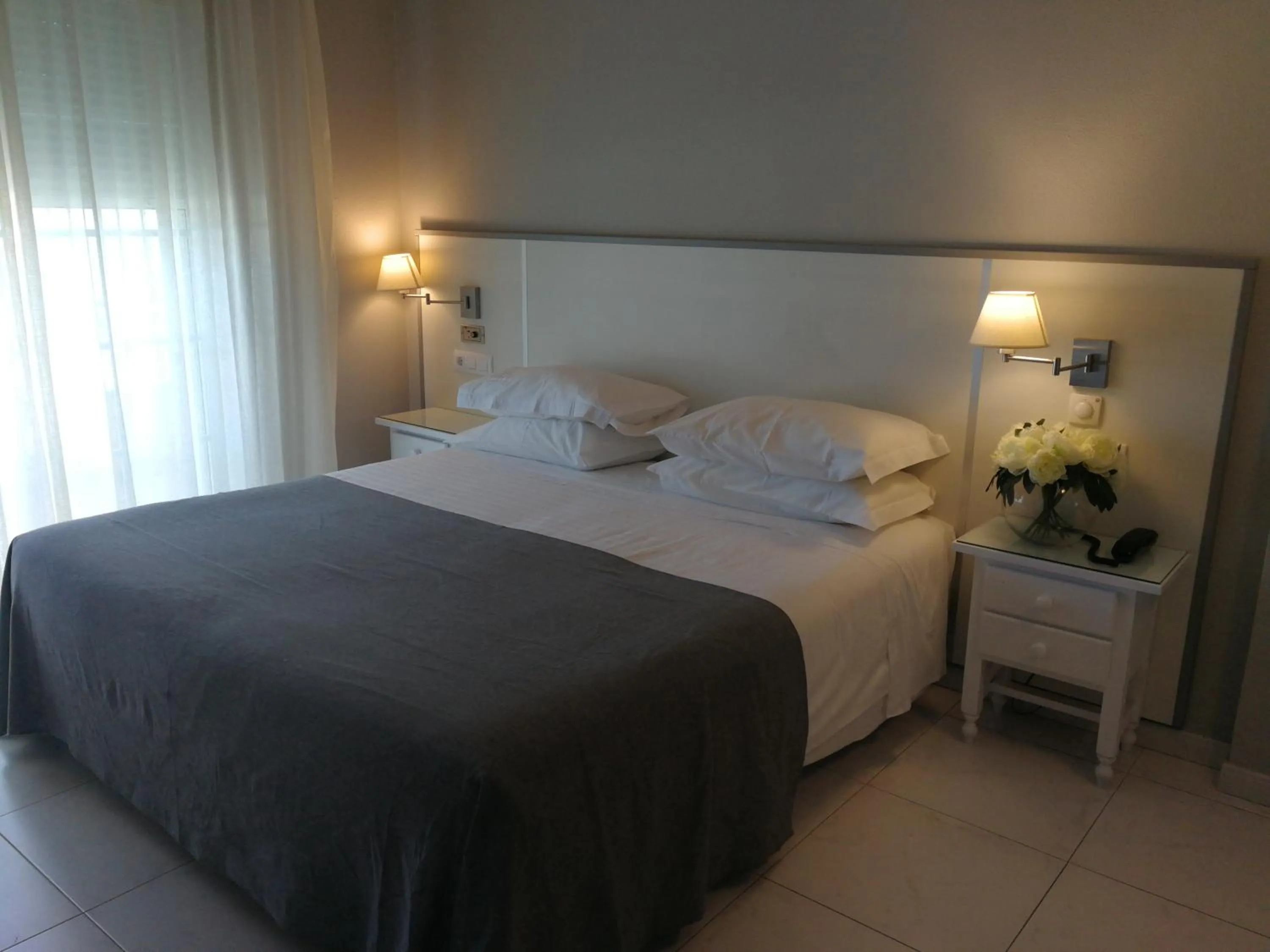 Photo of the whole room, Bed in Hotel Ancora SANXENXO