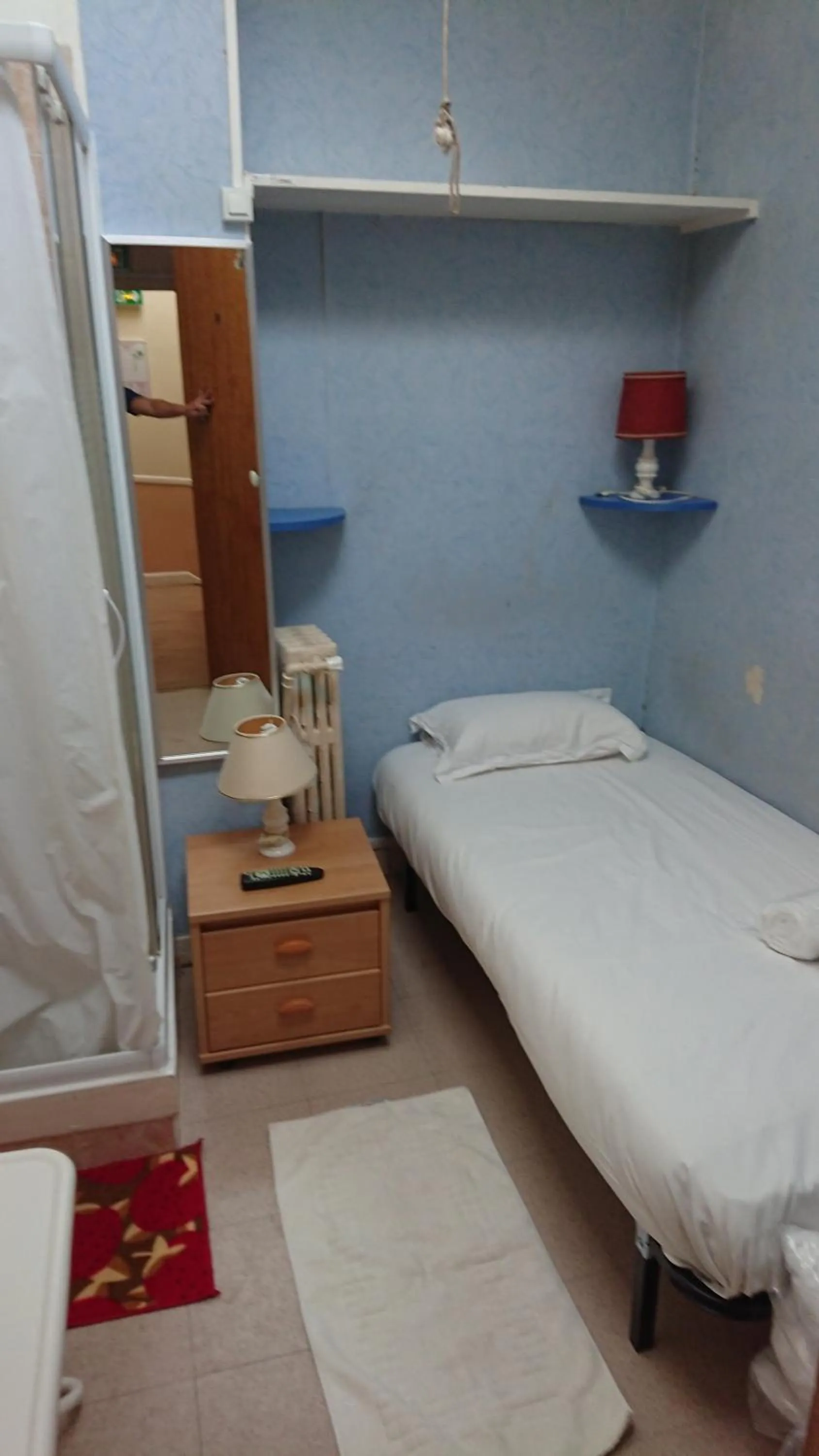 Bed in Hôtel le Petit Château proche parc des expositions porte de versailles