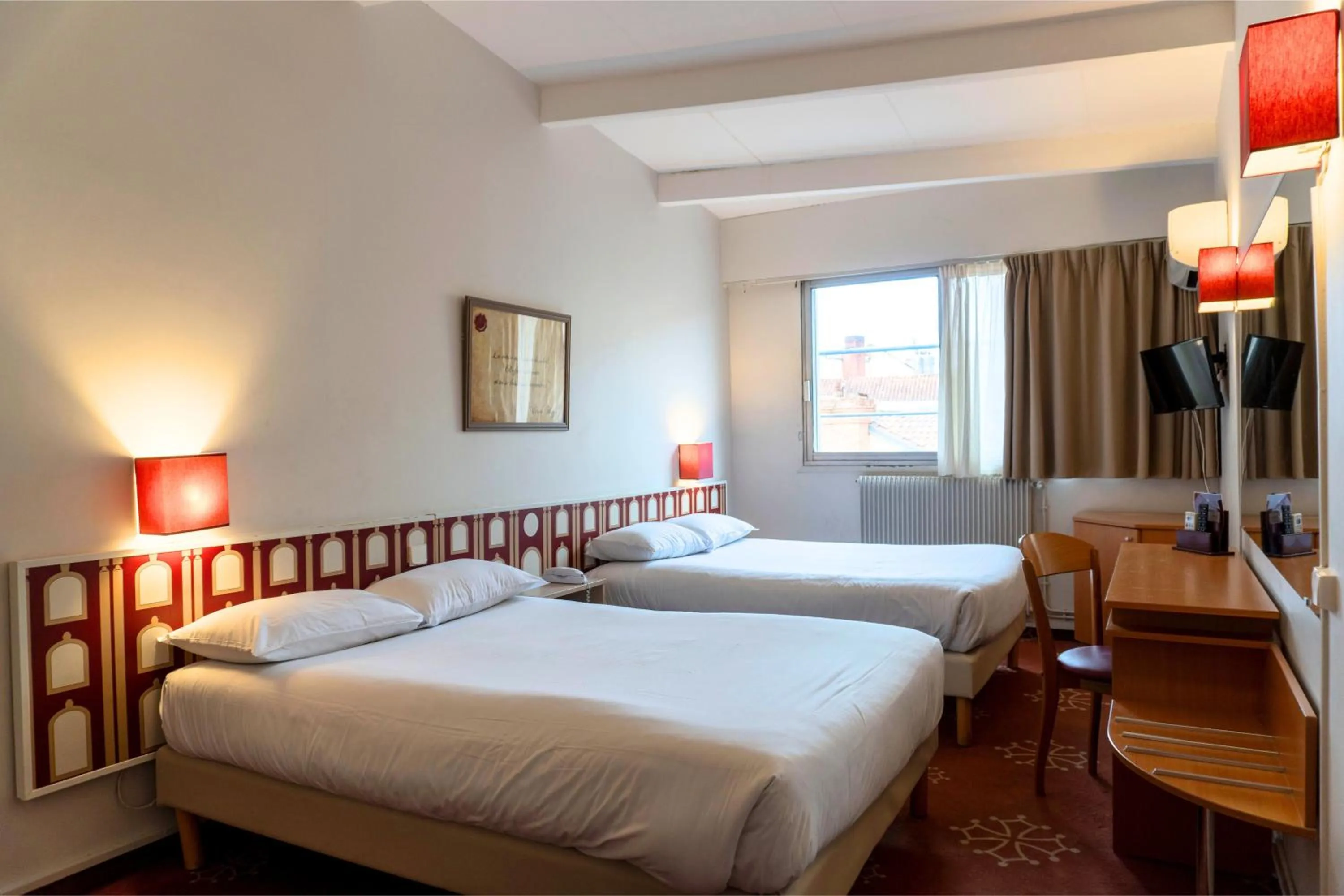 Bed in Hotel Ours Blanc - Victor Hugo