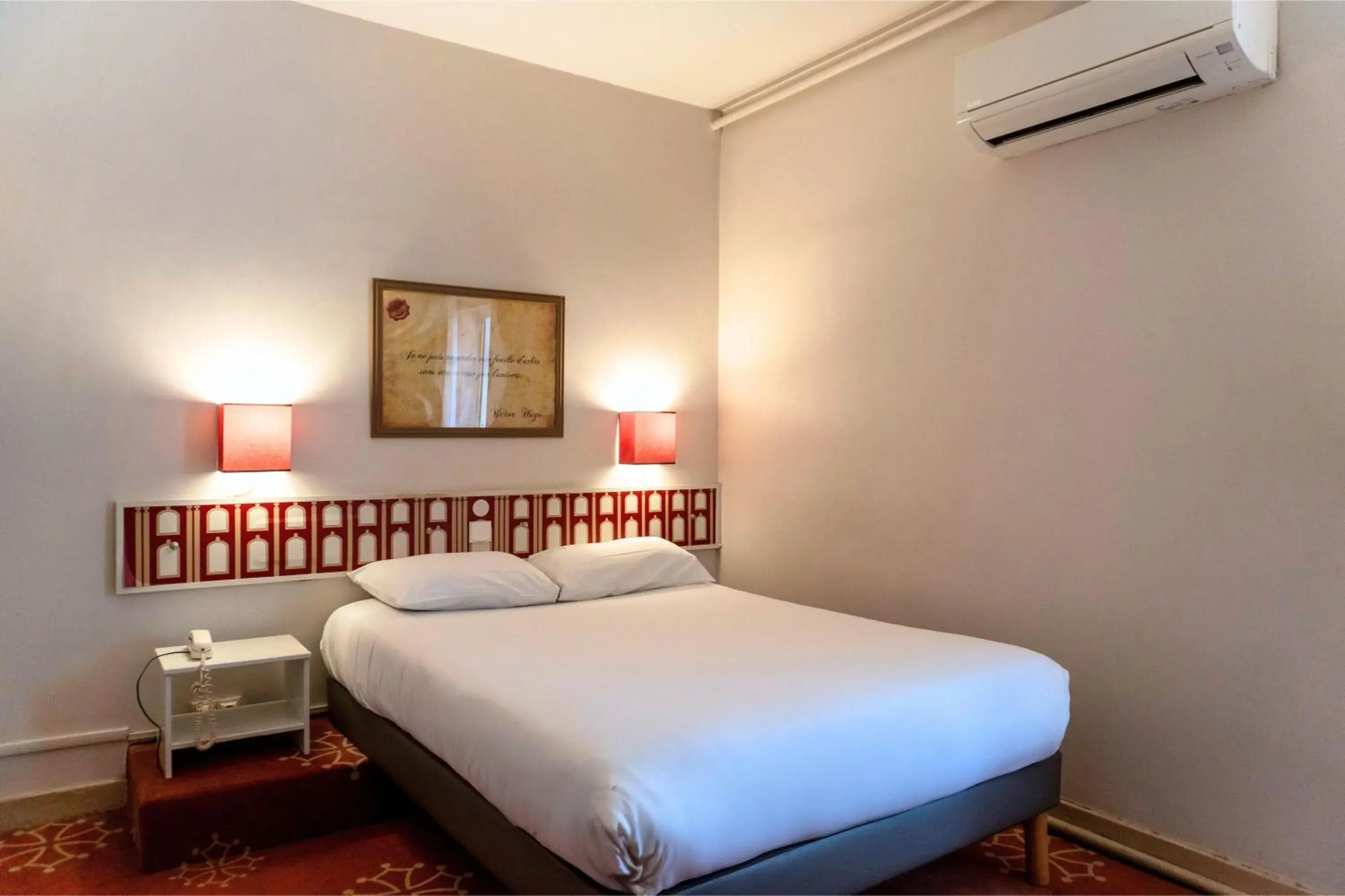 Superior Double Room in Hotel Ours Blanc - Victor Hugo Superior Double Room in Hotel Ours Blanc - Victor Hugo