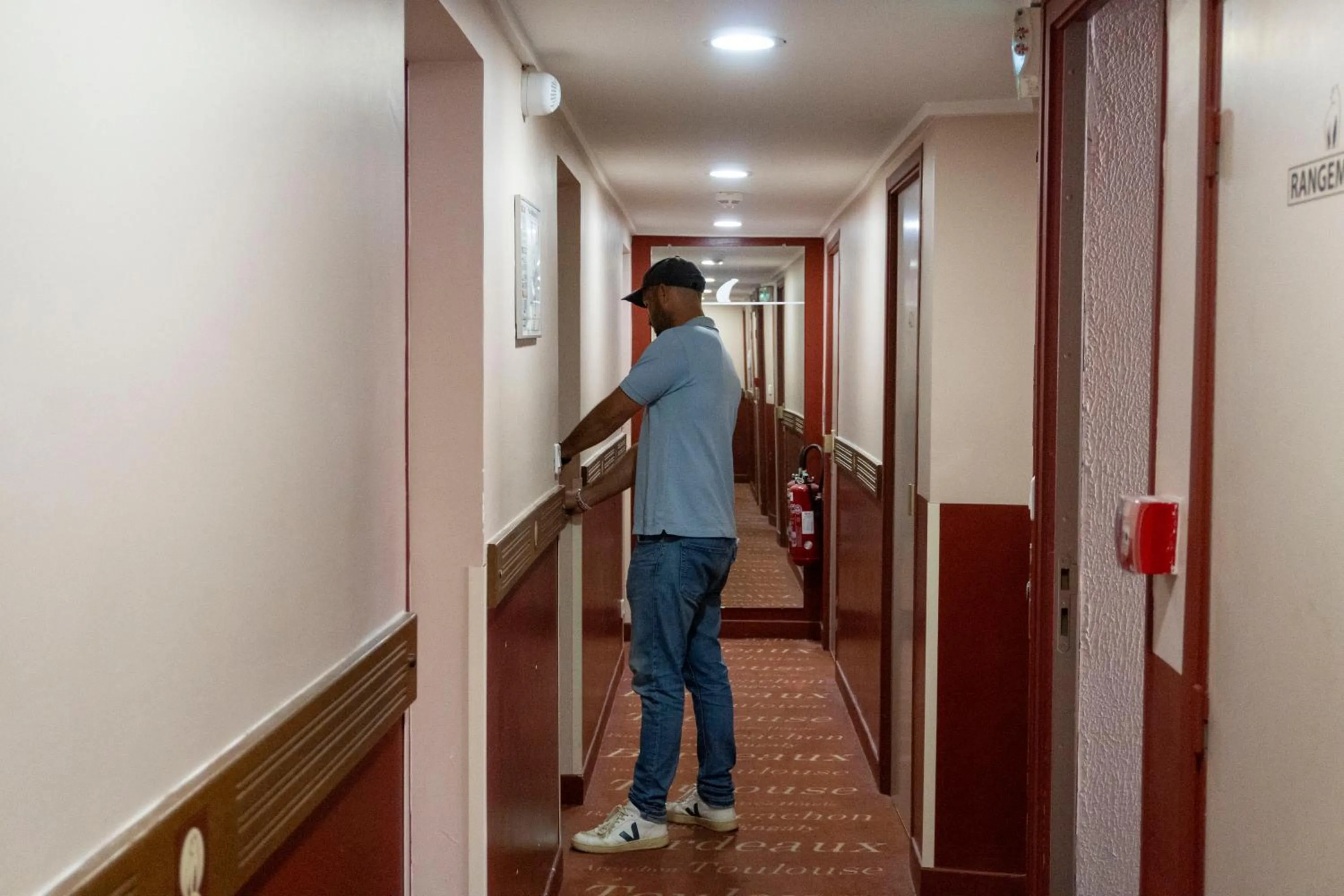 Property building in Hotel Ours Blanc - Victor Hugo